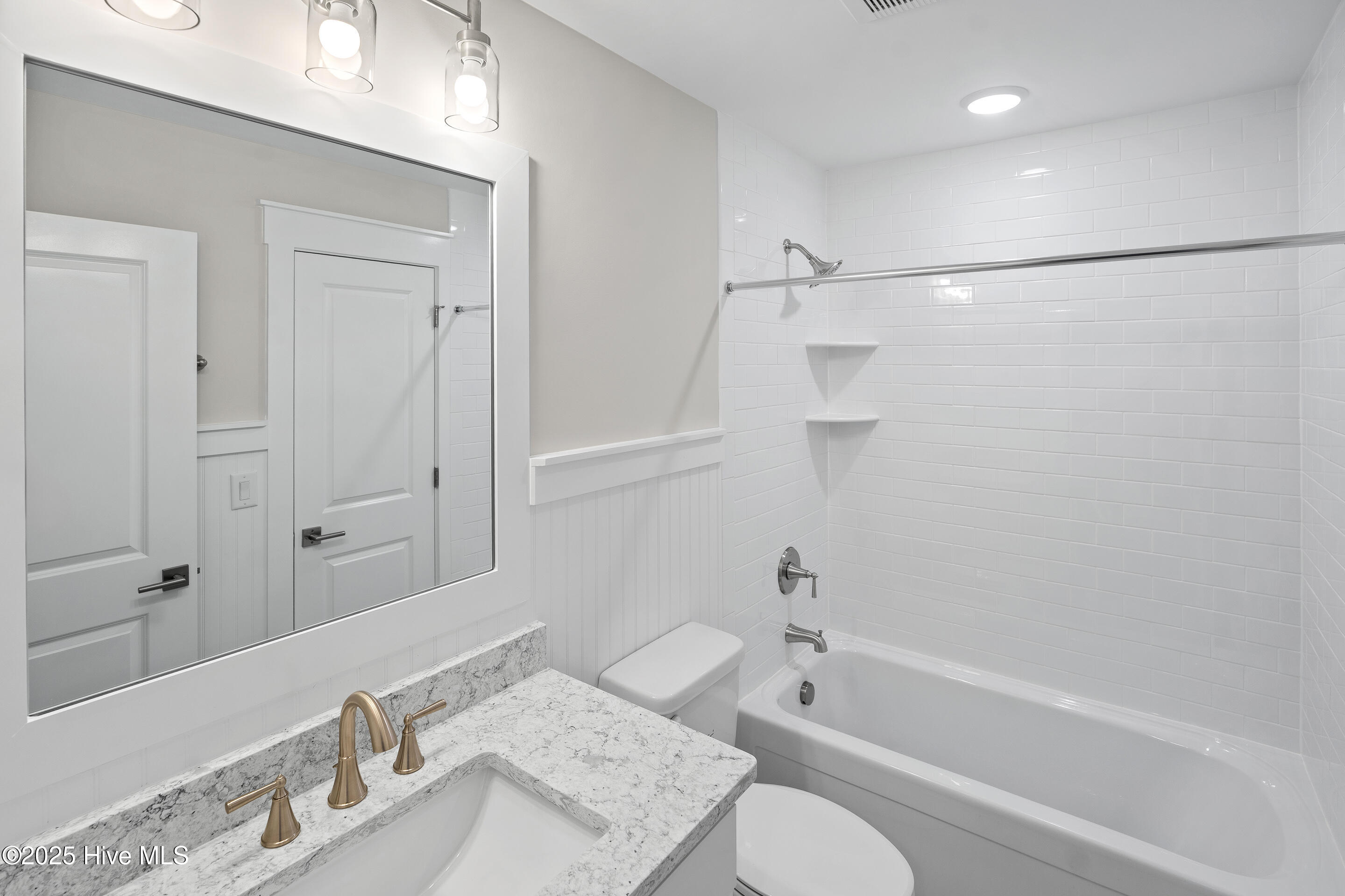 100521793 | Photo 33