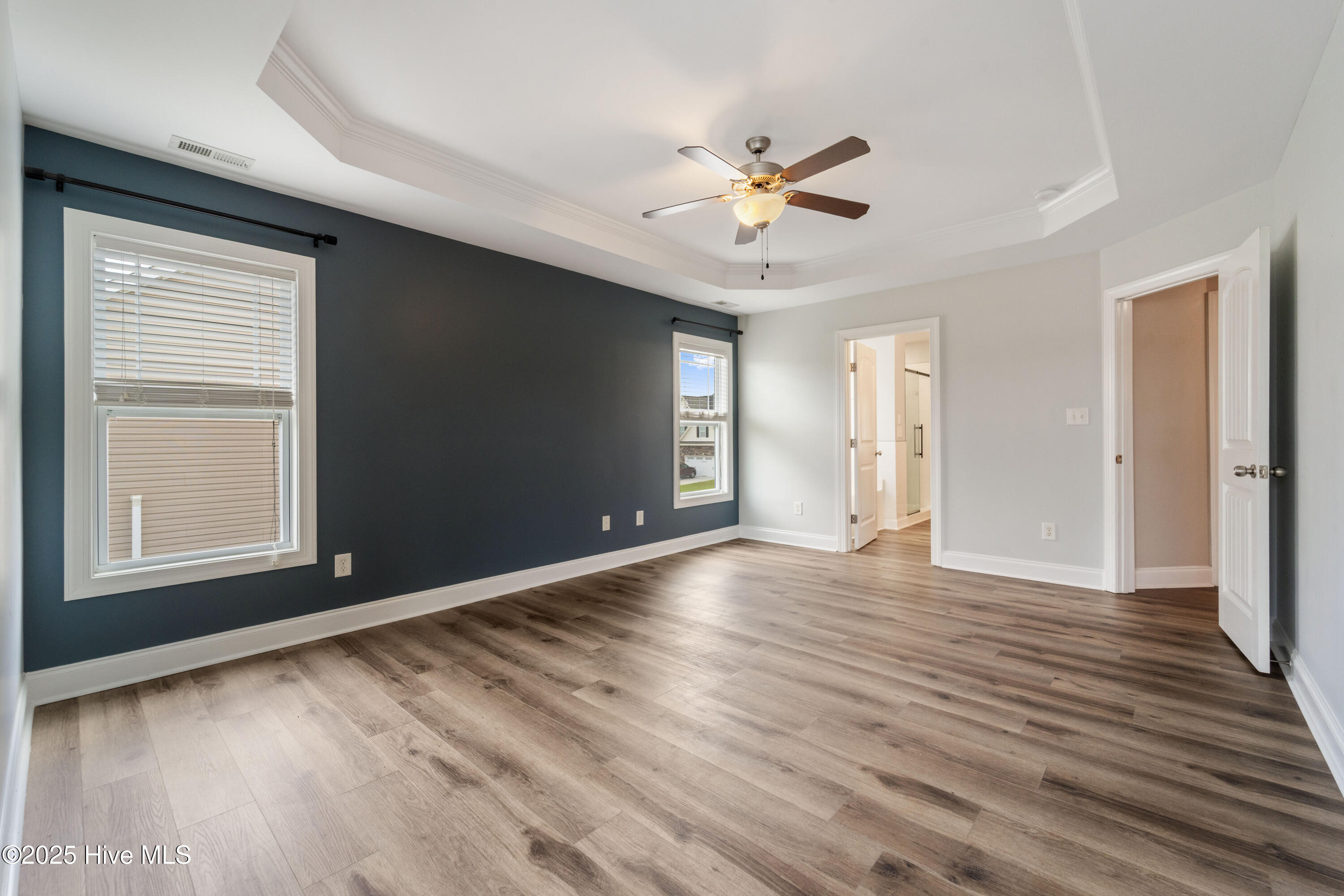 100525842 | Photo 54