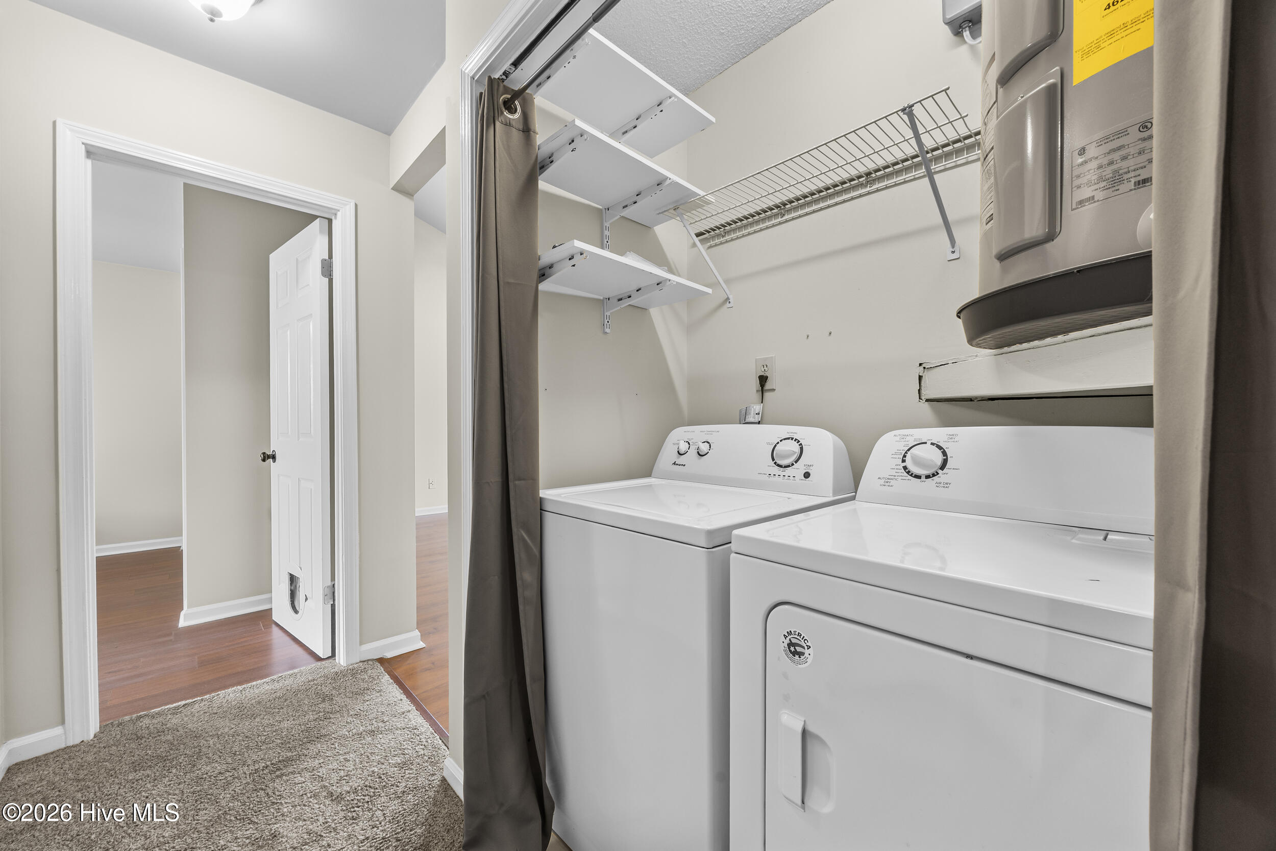 100560305 | Photo 22