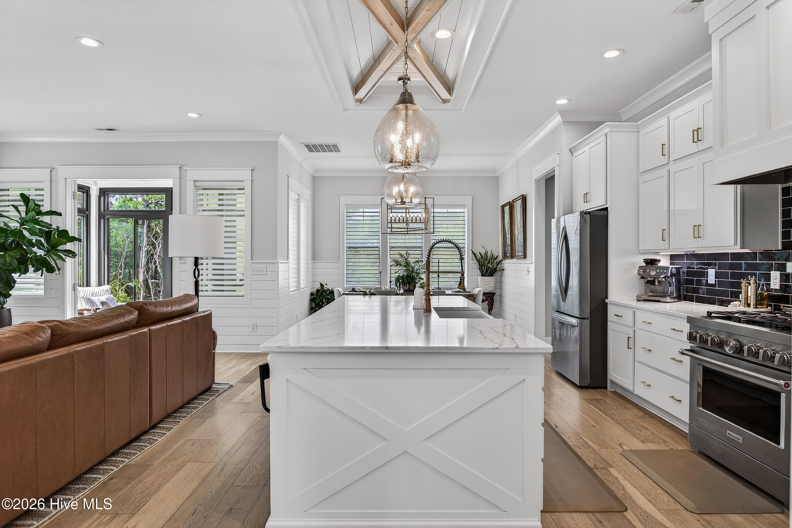 100564541 | Photo 15