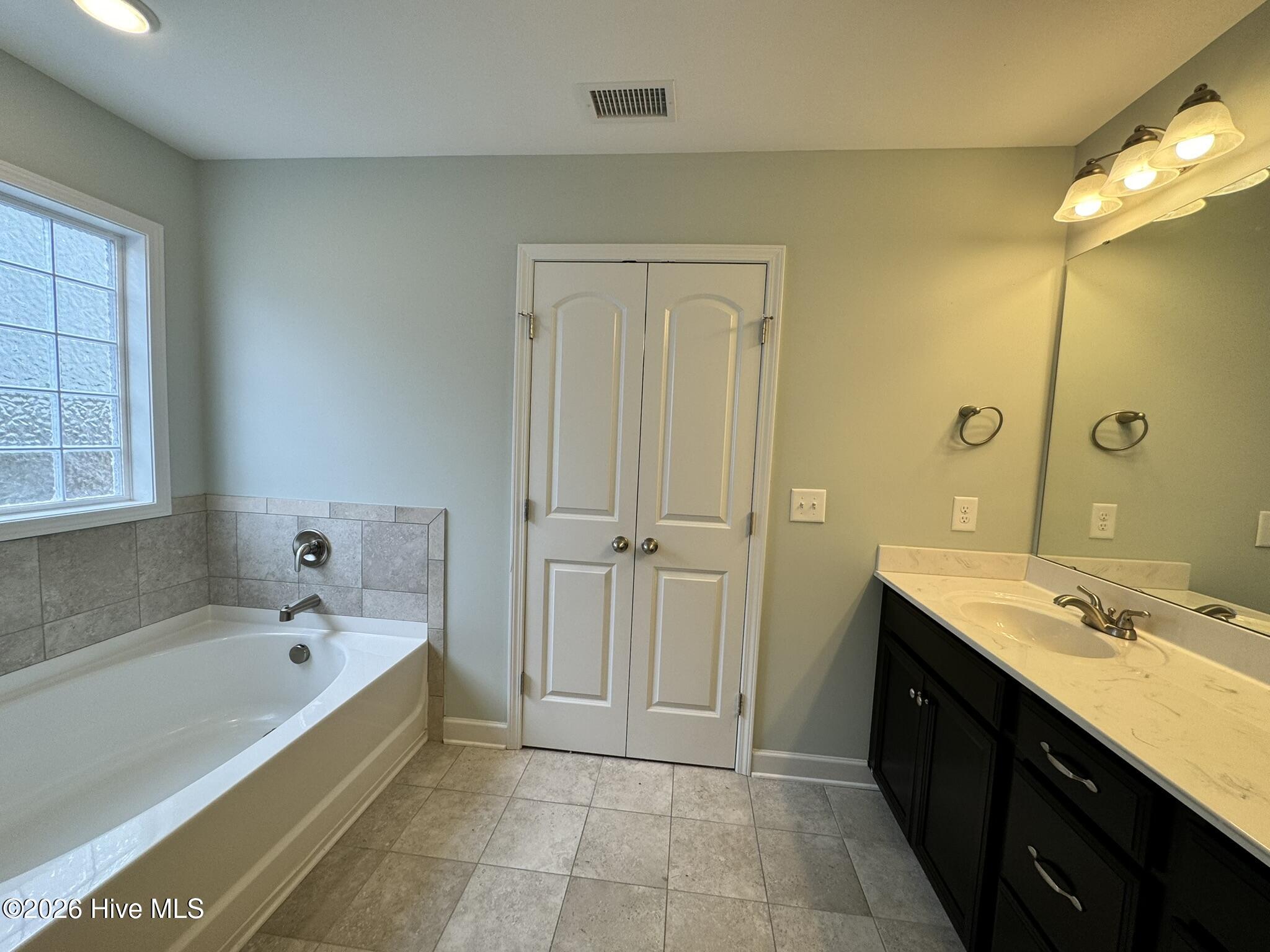 100552573 | Photo 19