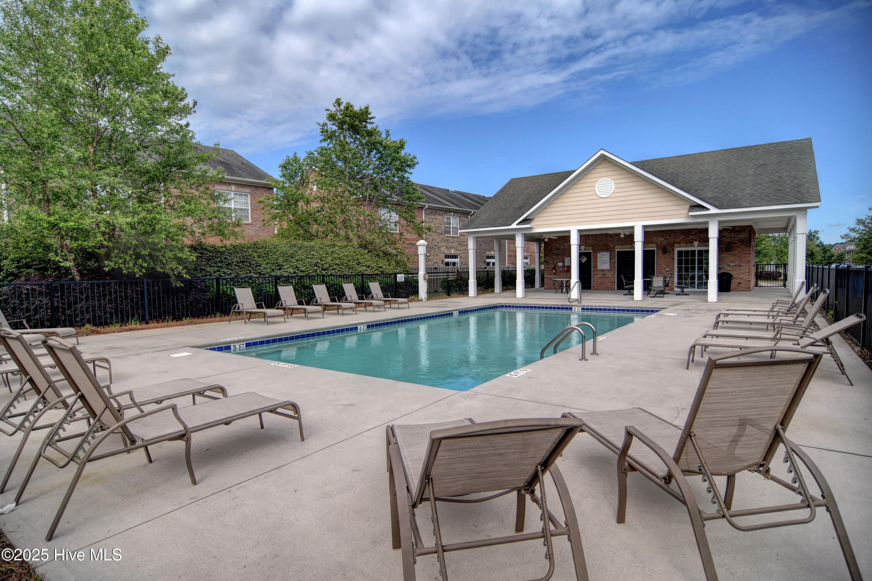 100504988 | Photo 36