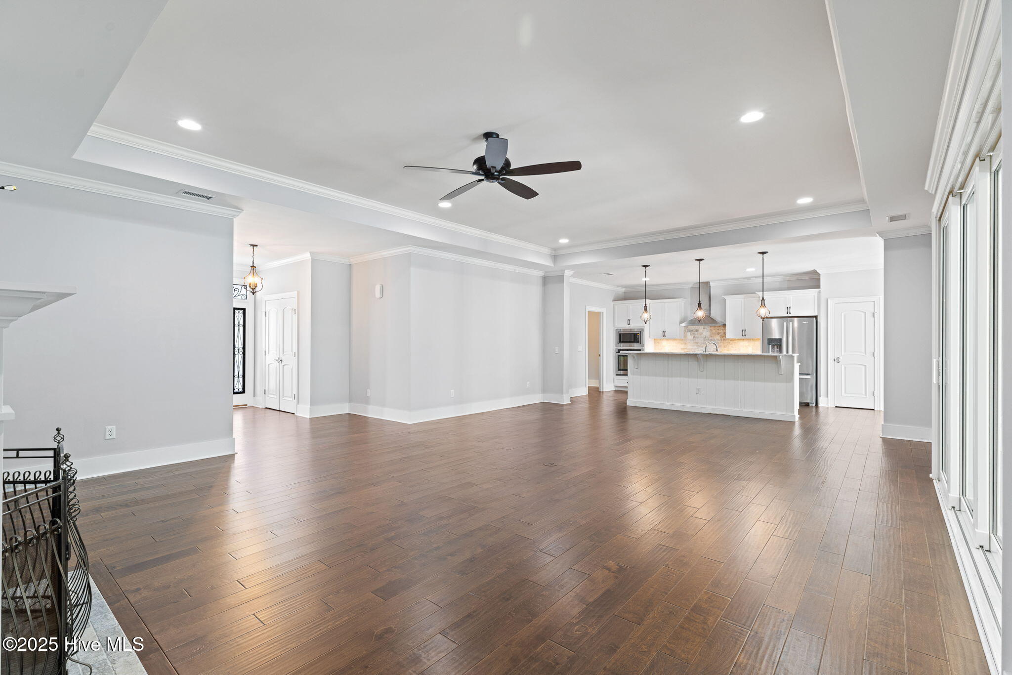 100542044 | Photo 10