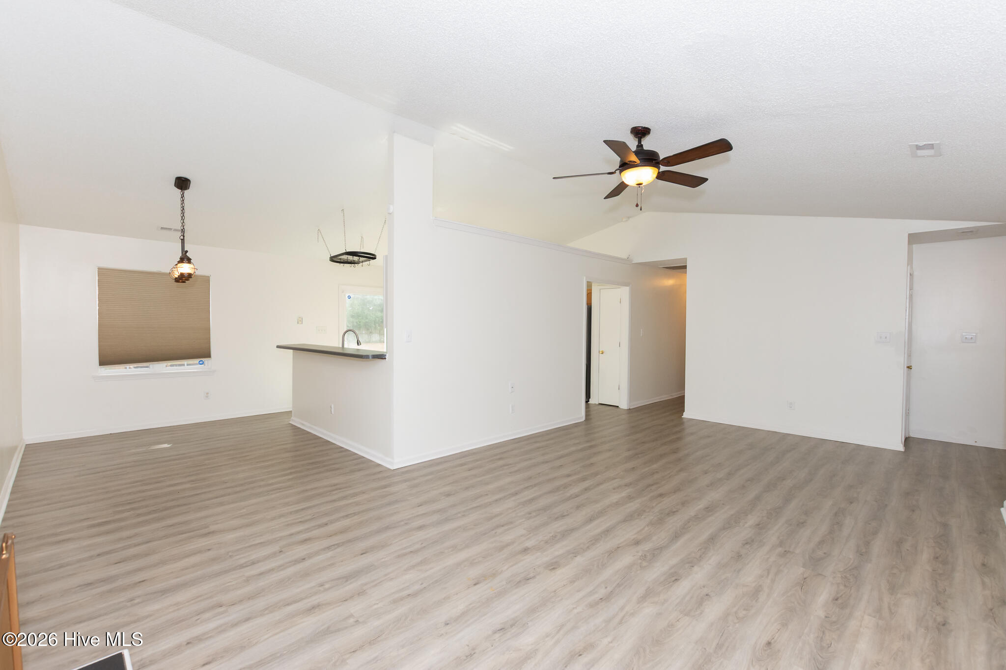 100550624 | Photo 12