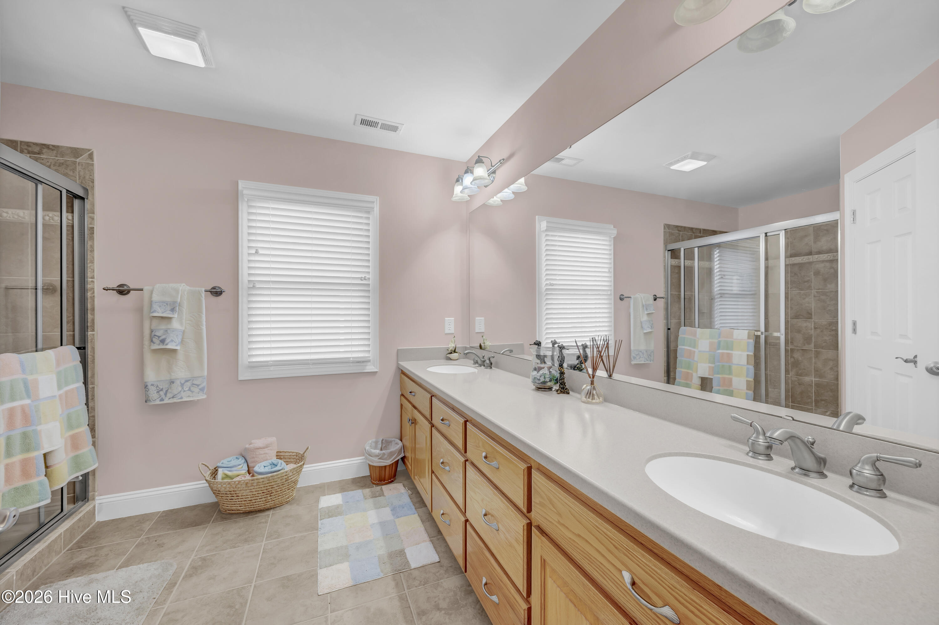 100560542 | Photo 32