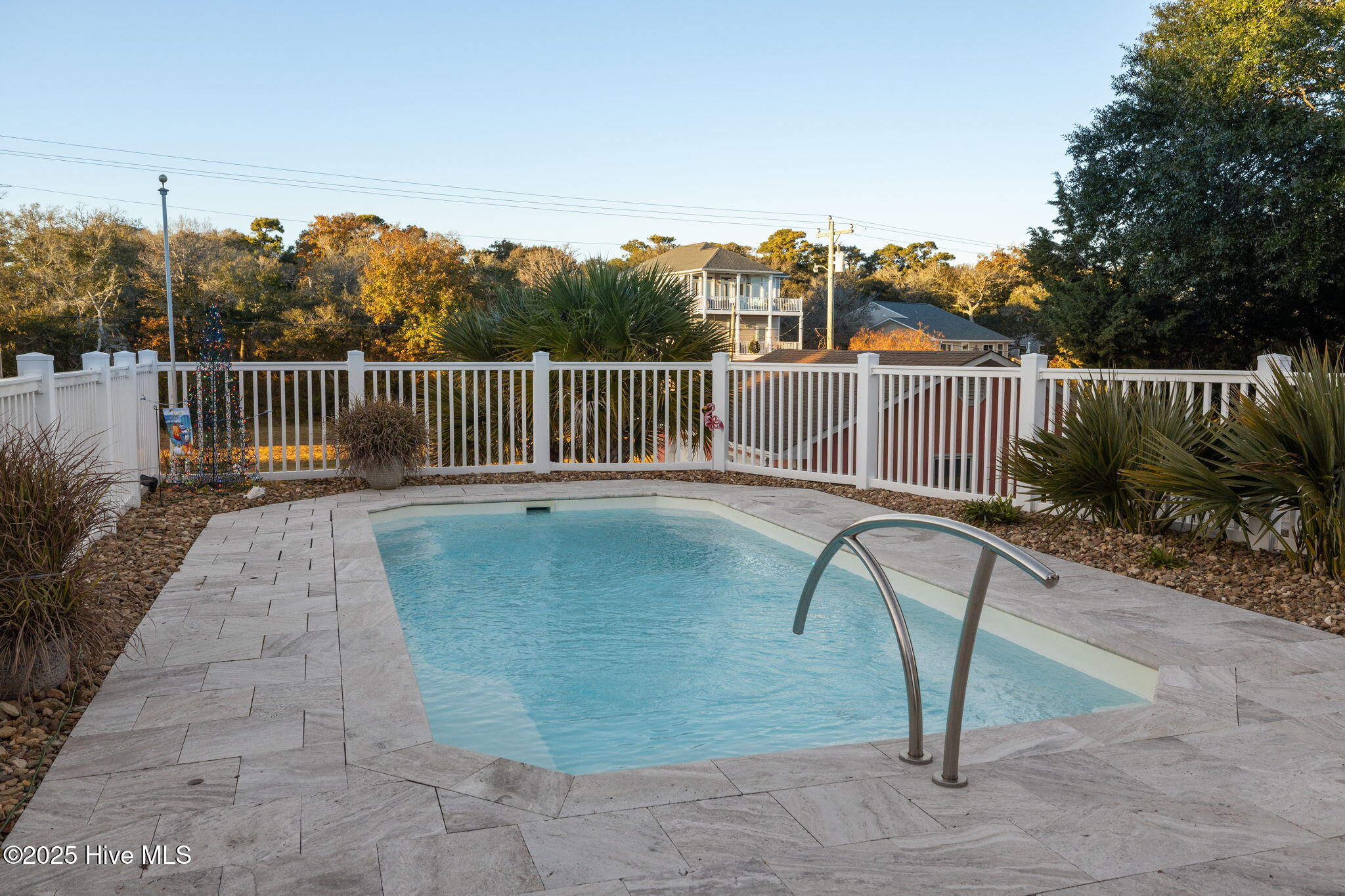 100542627 | Photo 48