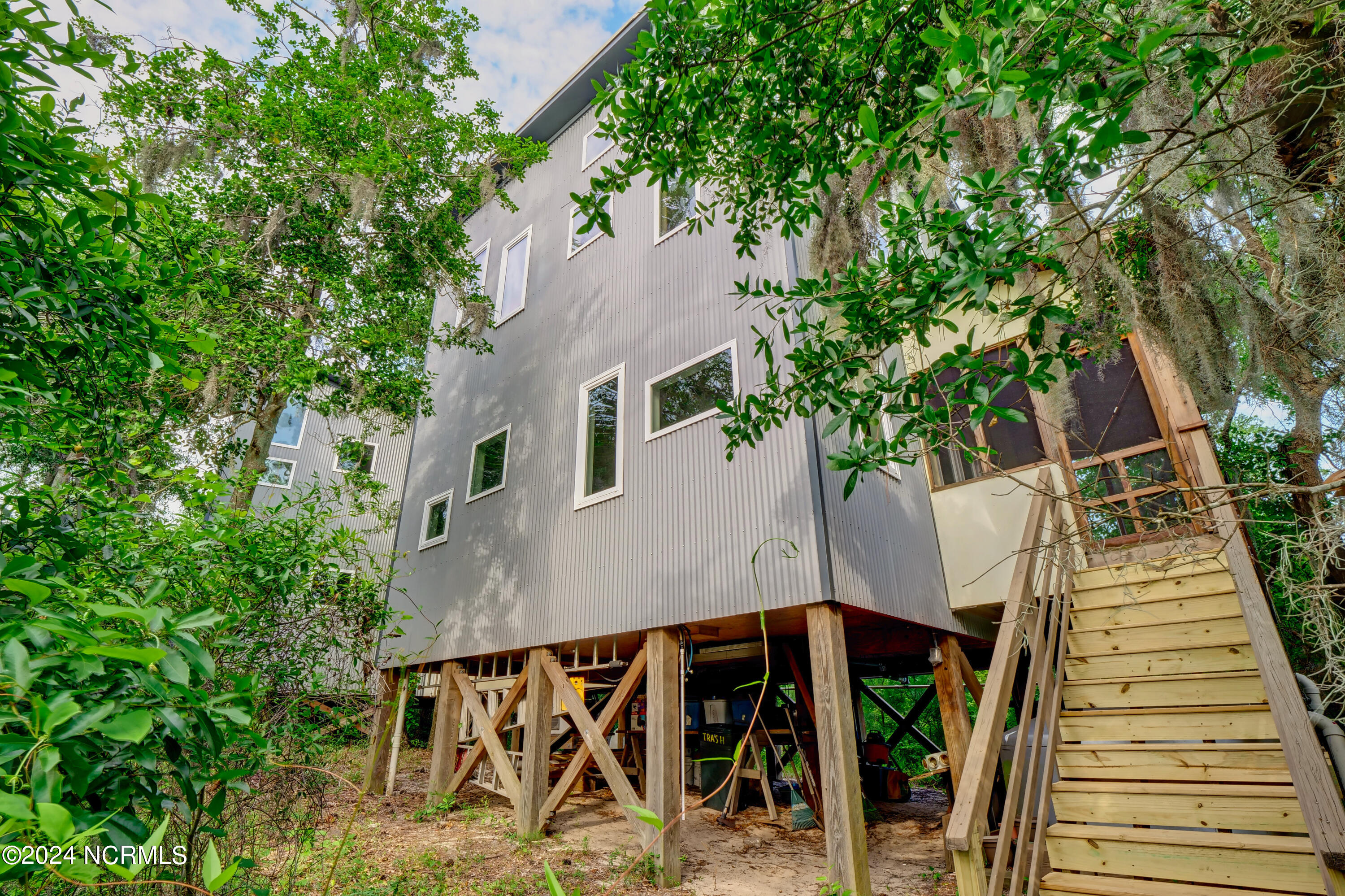 100497530 | Photo 21