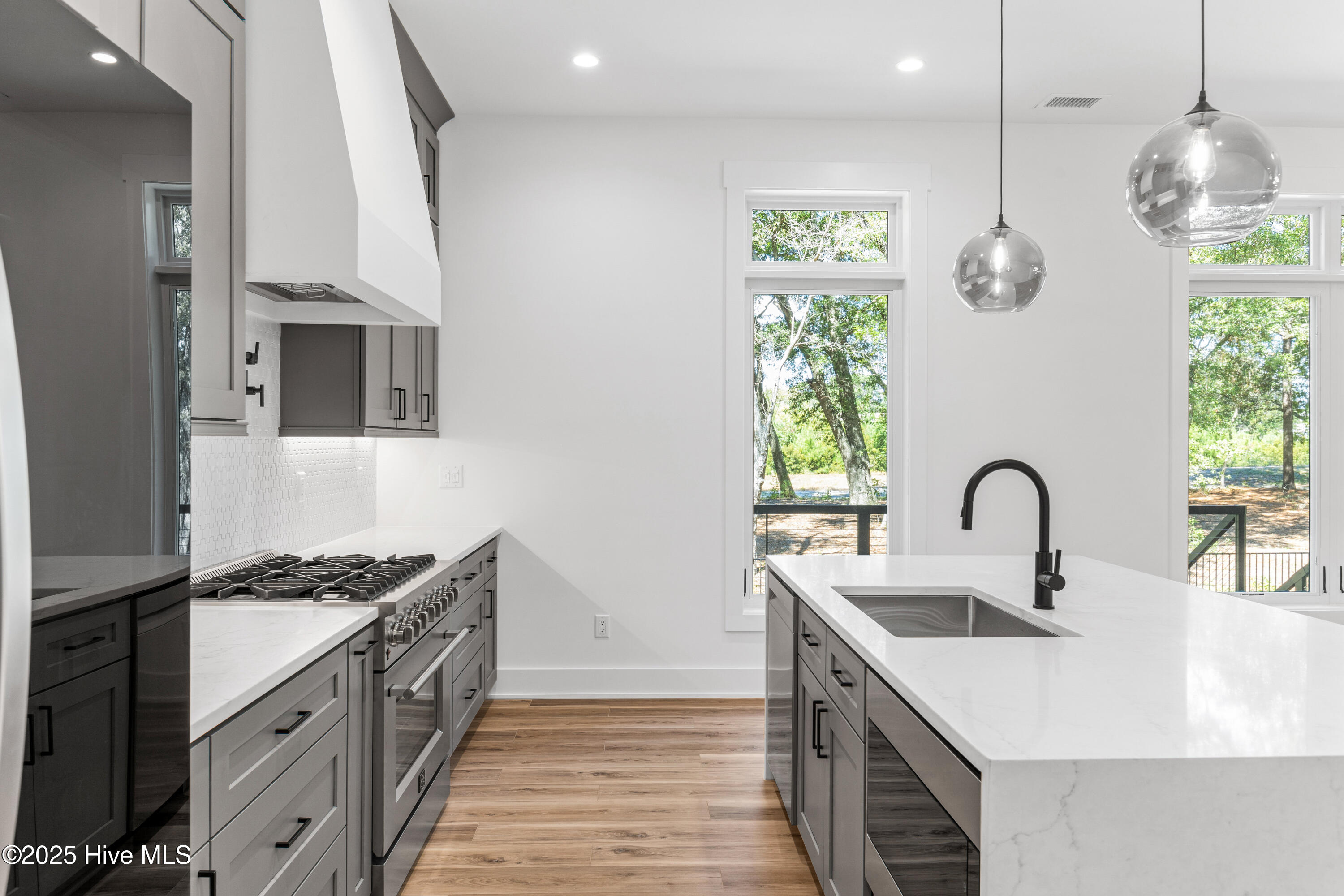 100535066 | Photo 19