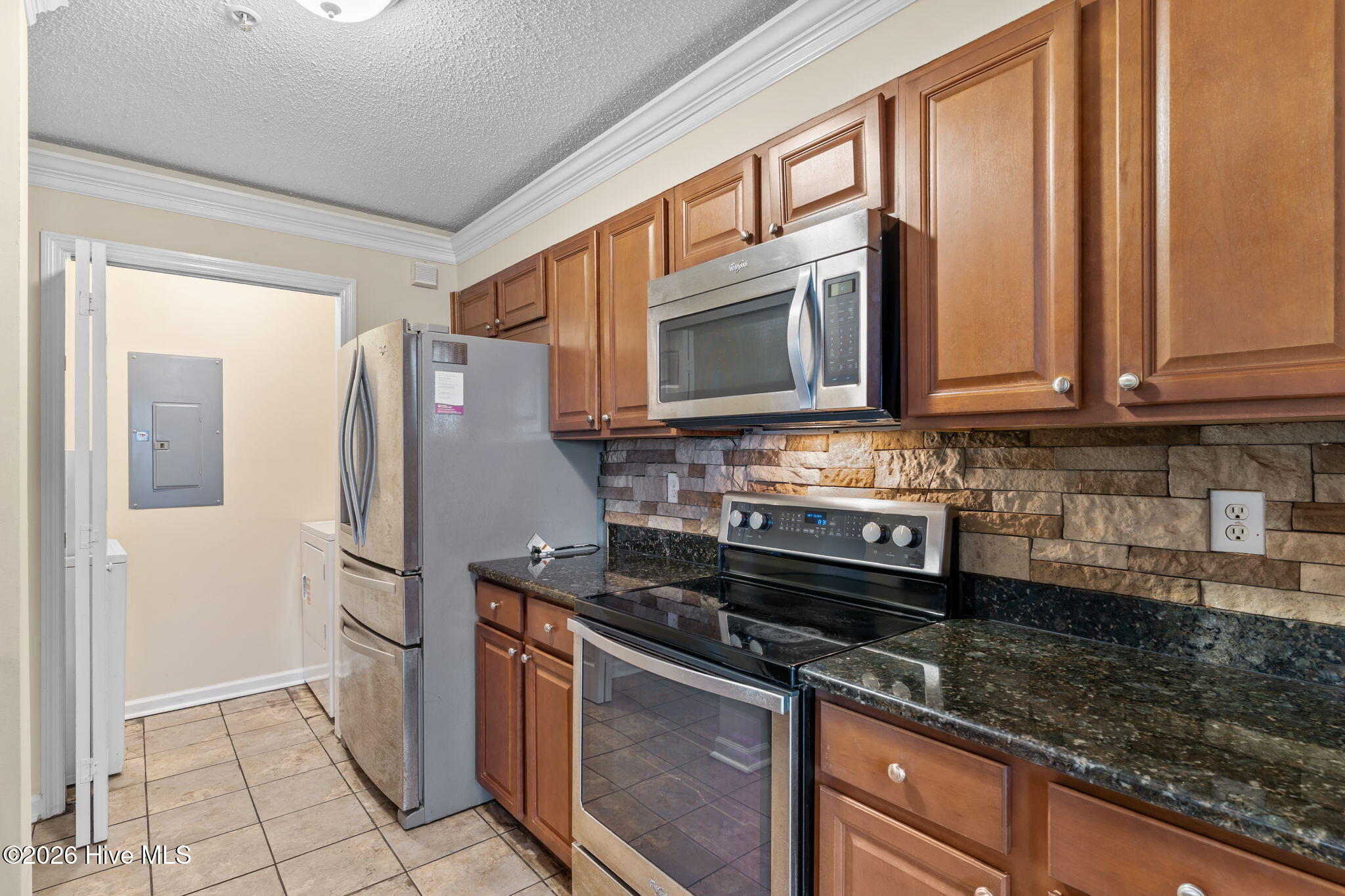 100560548 | Photo 23