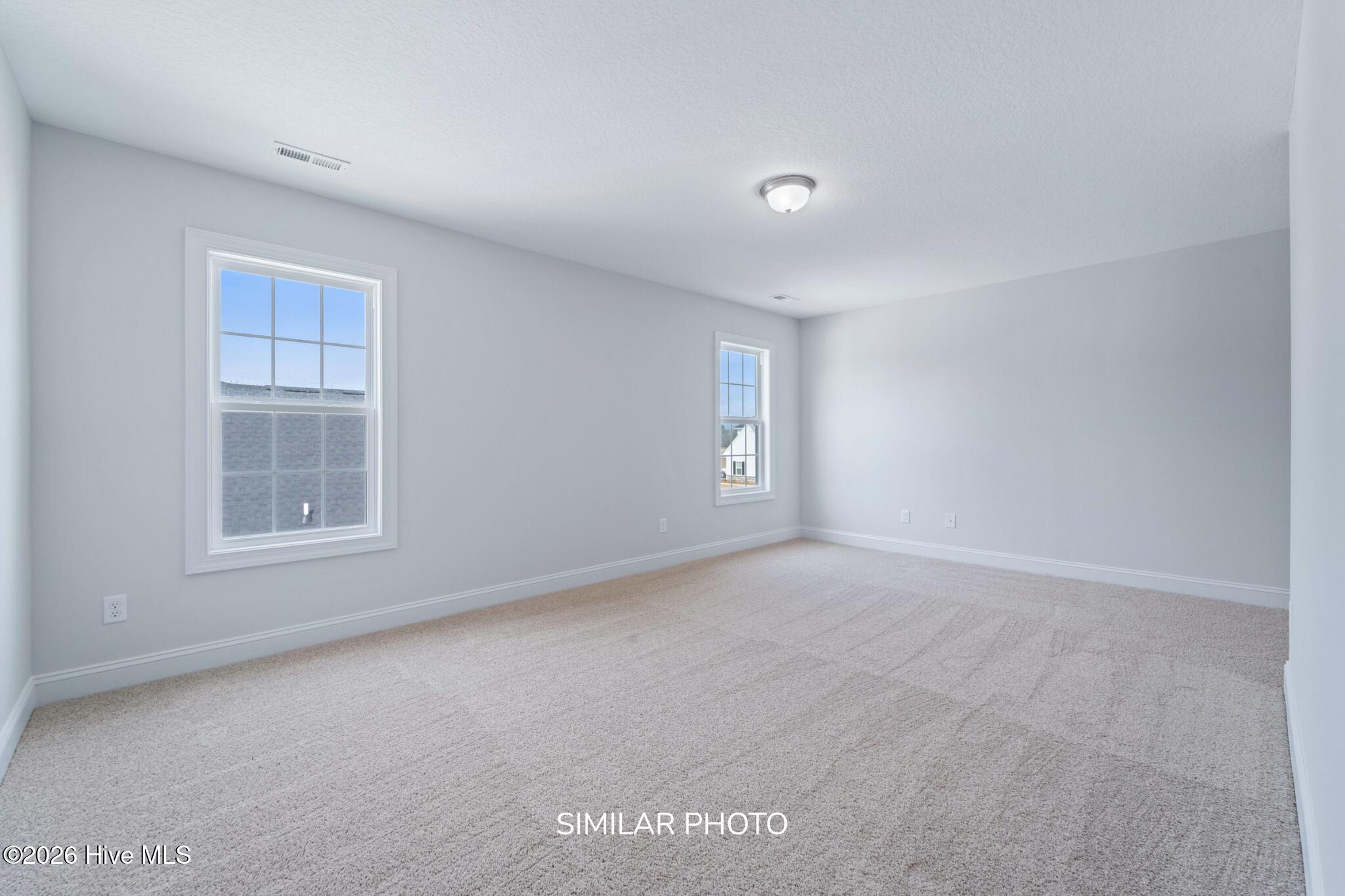 100563088 | Photo 36