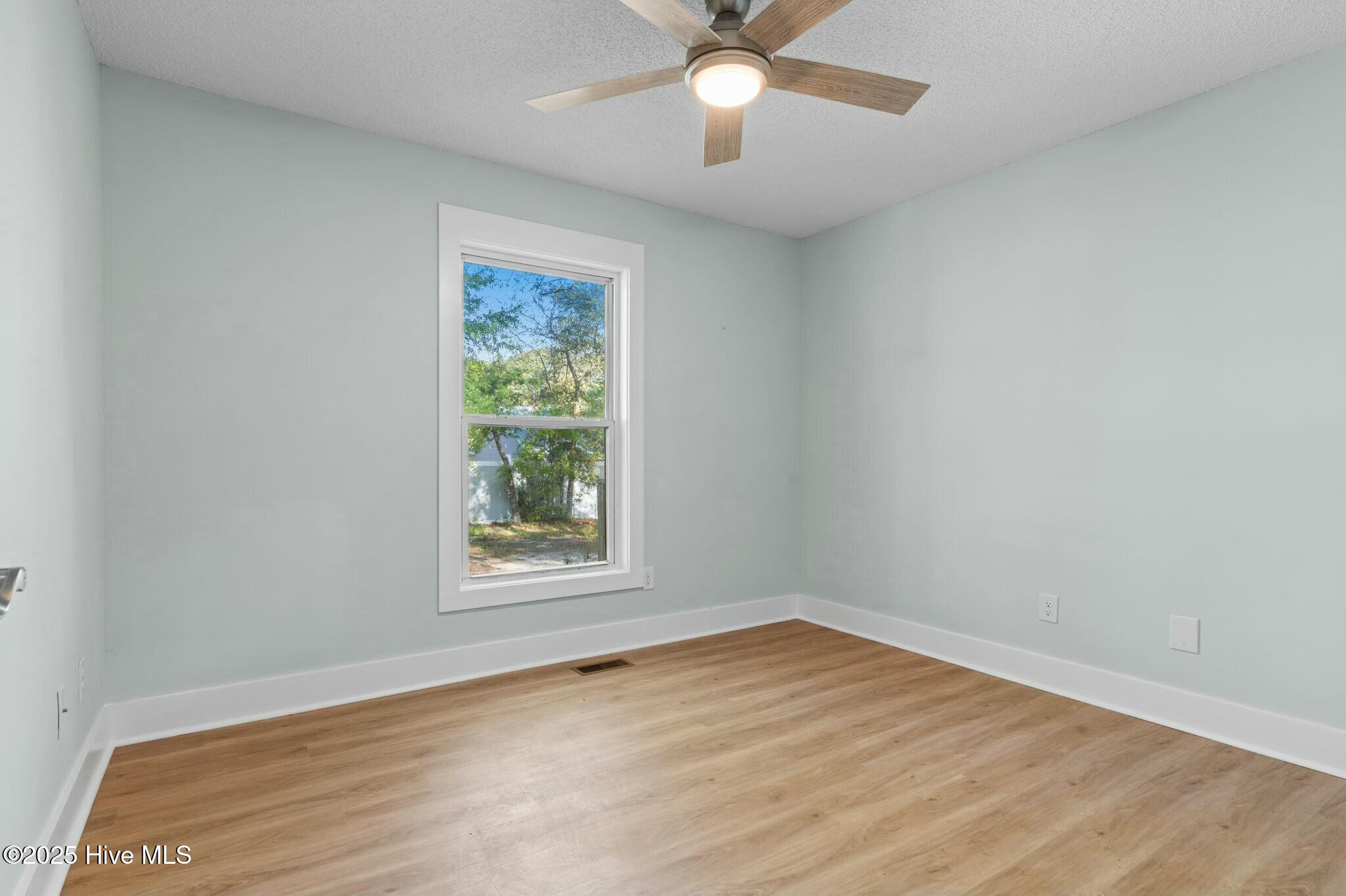 100501746 | Photo 14