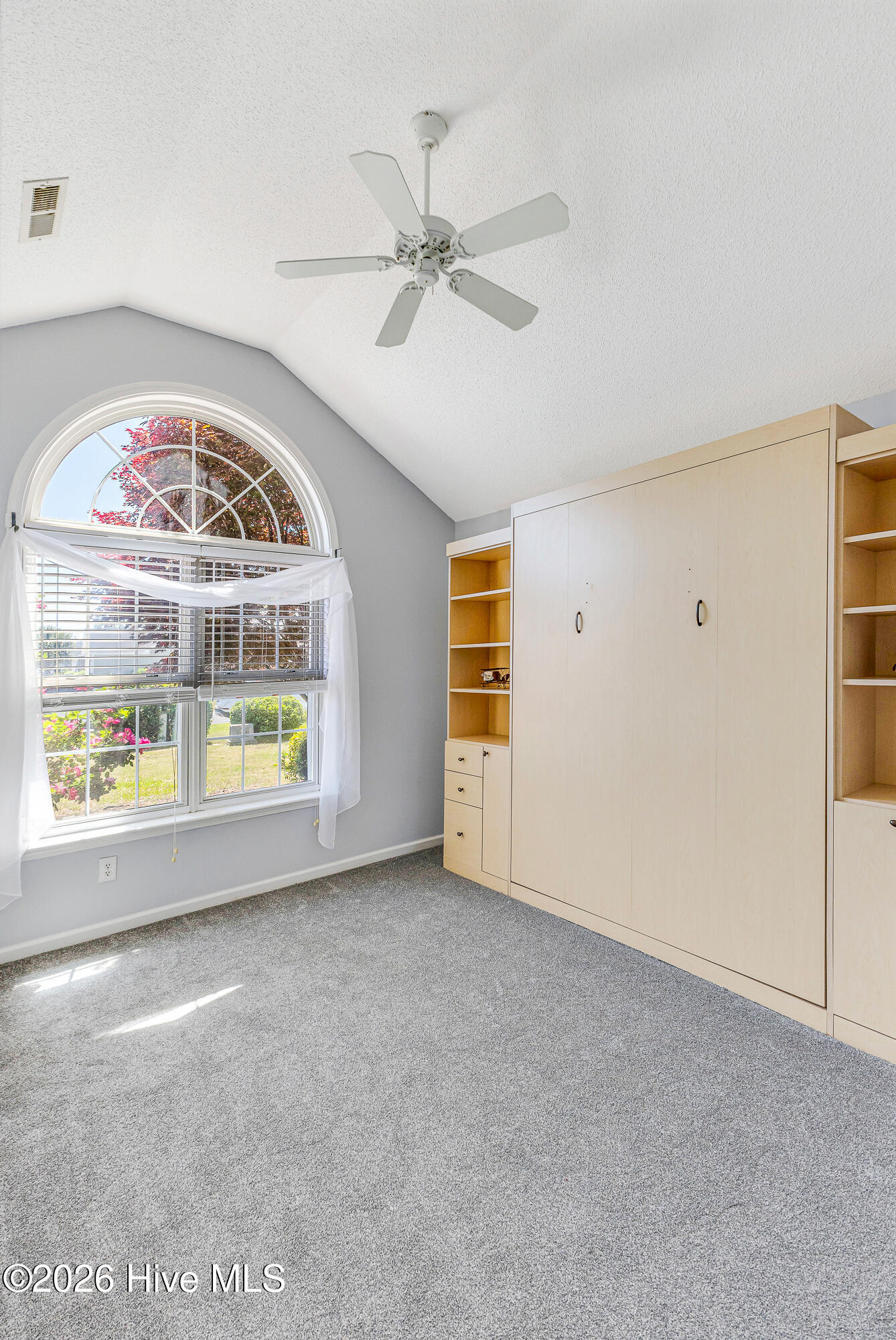 100568217 | Photo 31