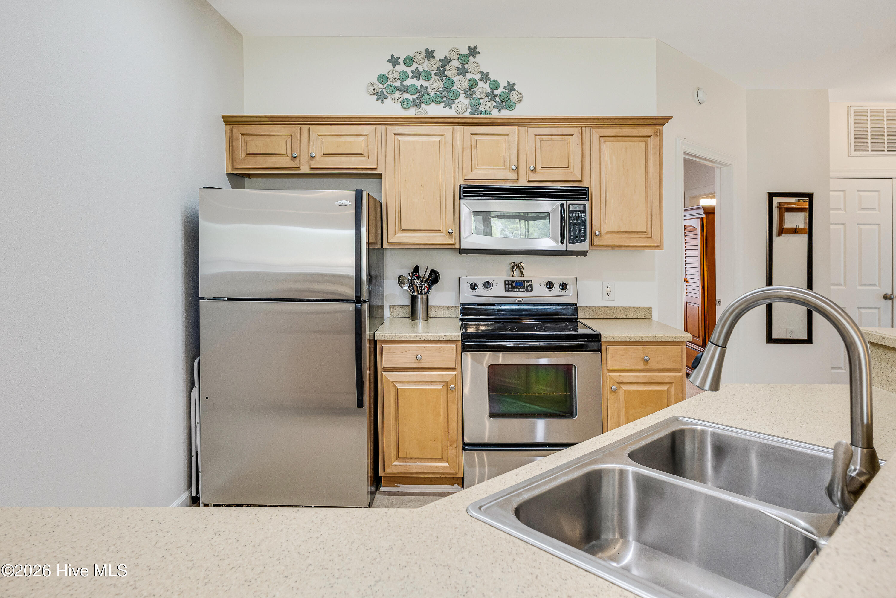 100561043 | Photo 10