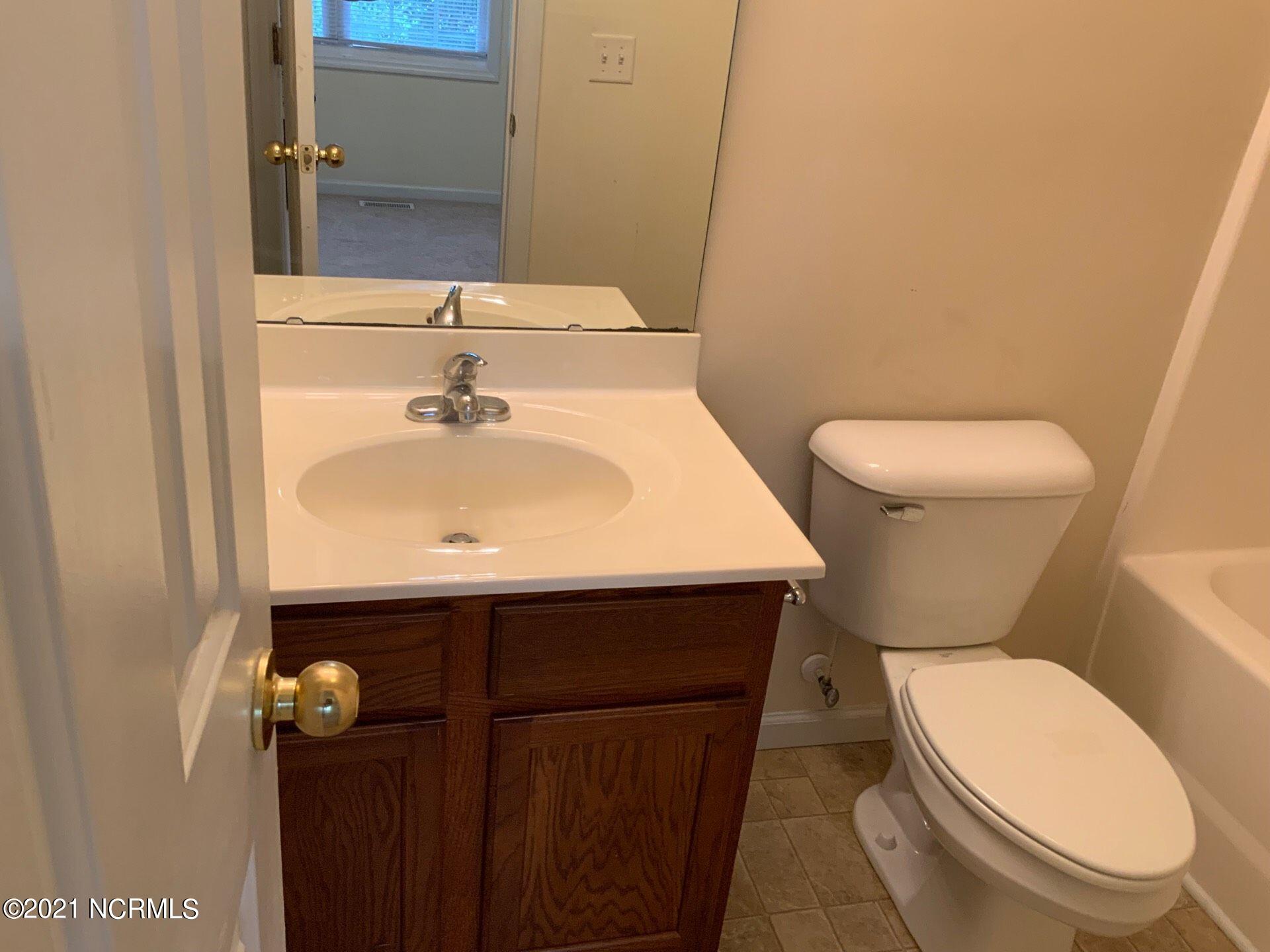 100558703 | Photo 13