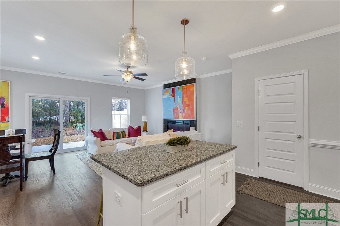 Photo is of another unit and does not represent the design selections in all units.