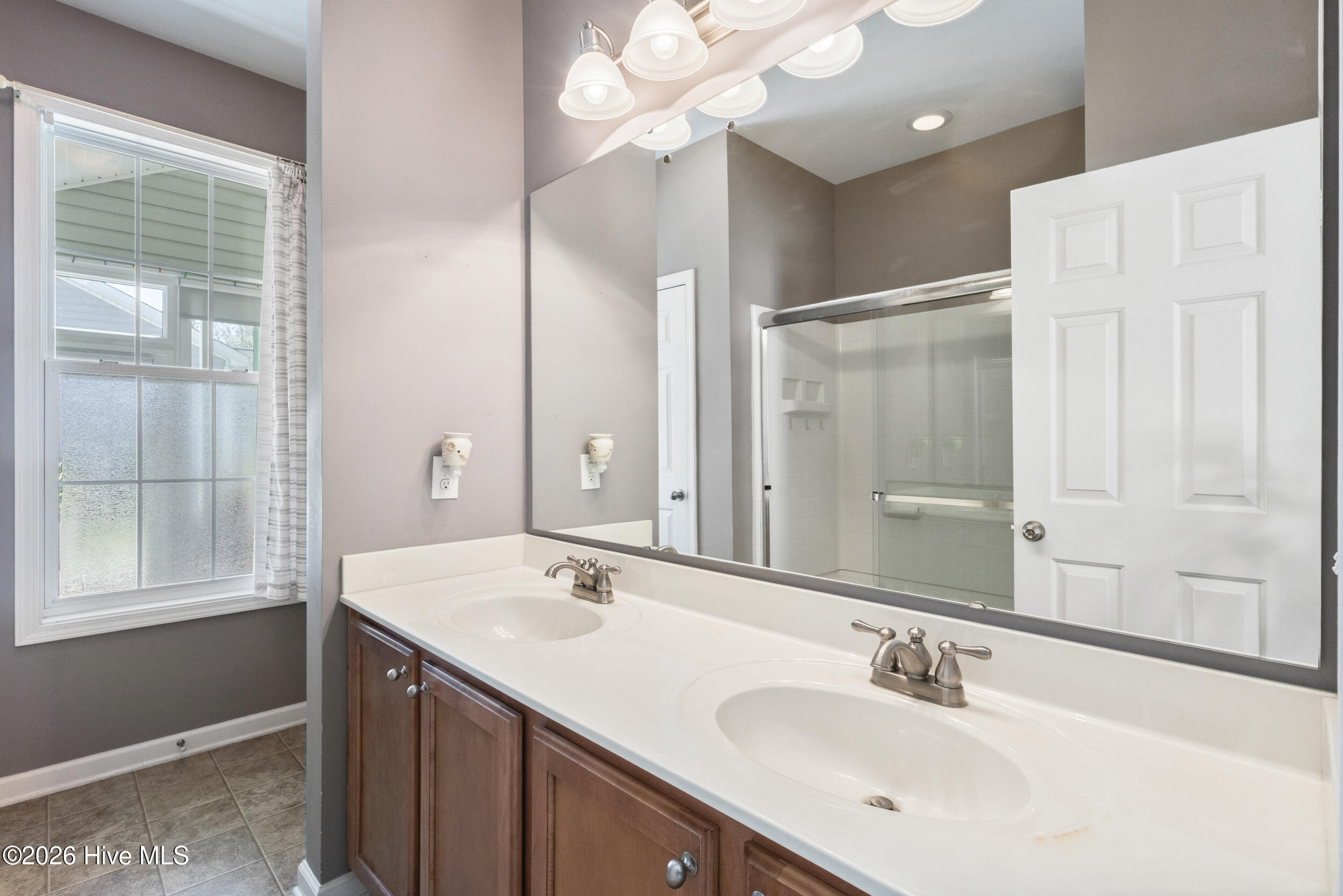 100565406 | Photo 33