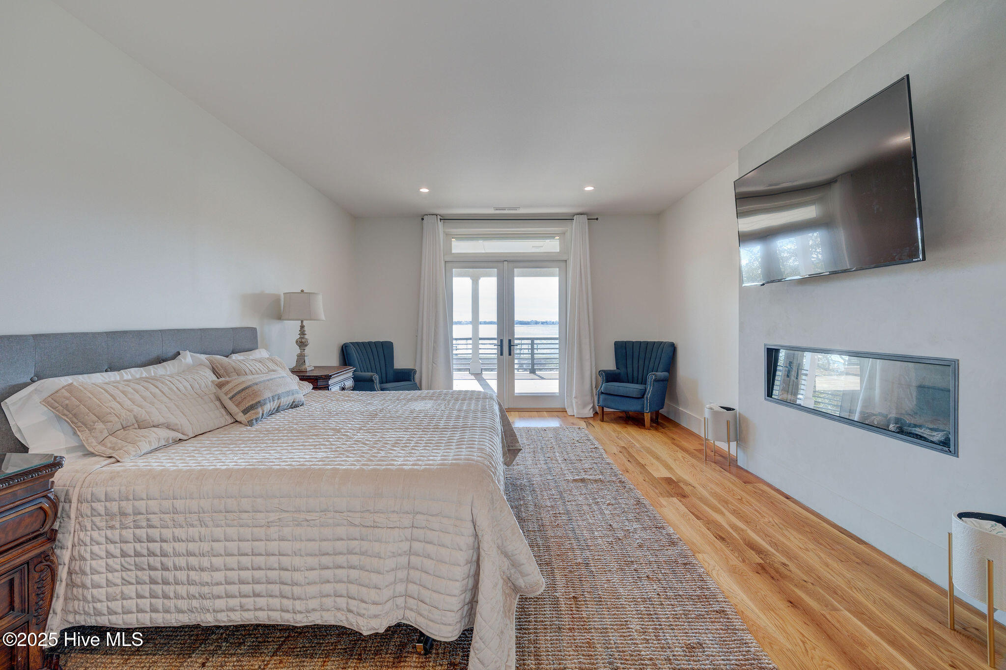 100556089 | Photo 25