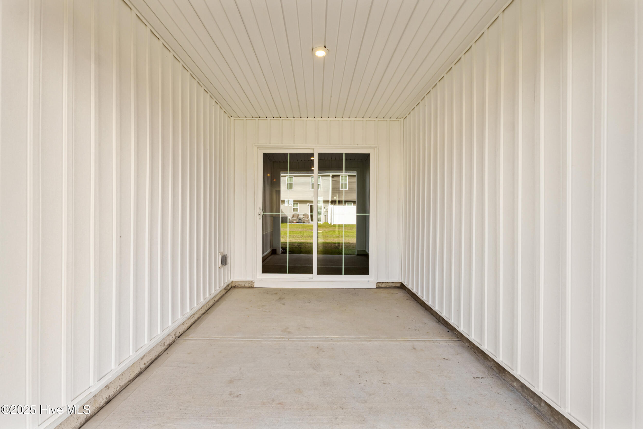 100537228 | Photo 32