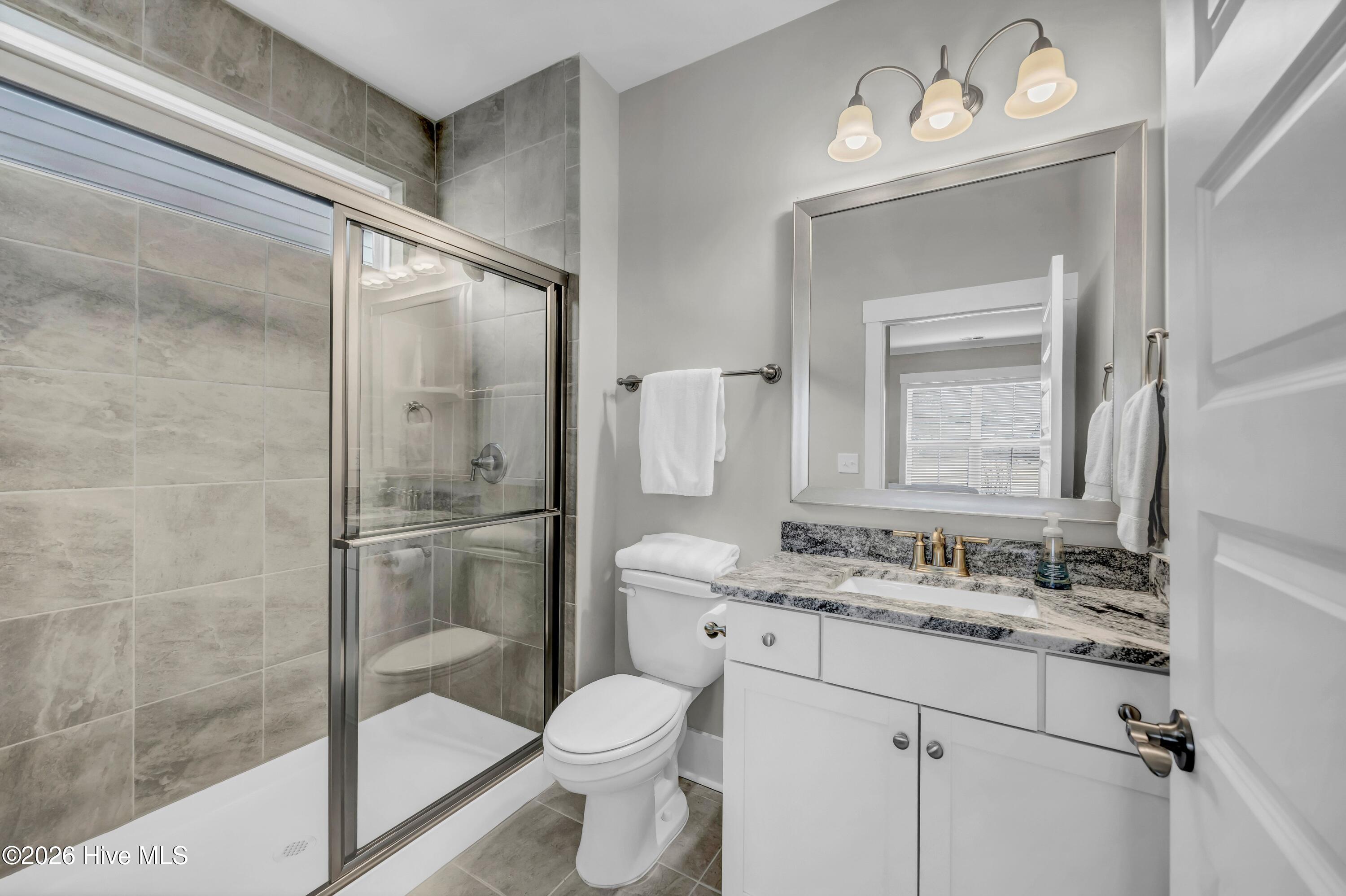 100547699 | Photo 16