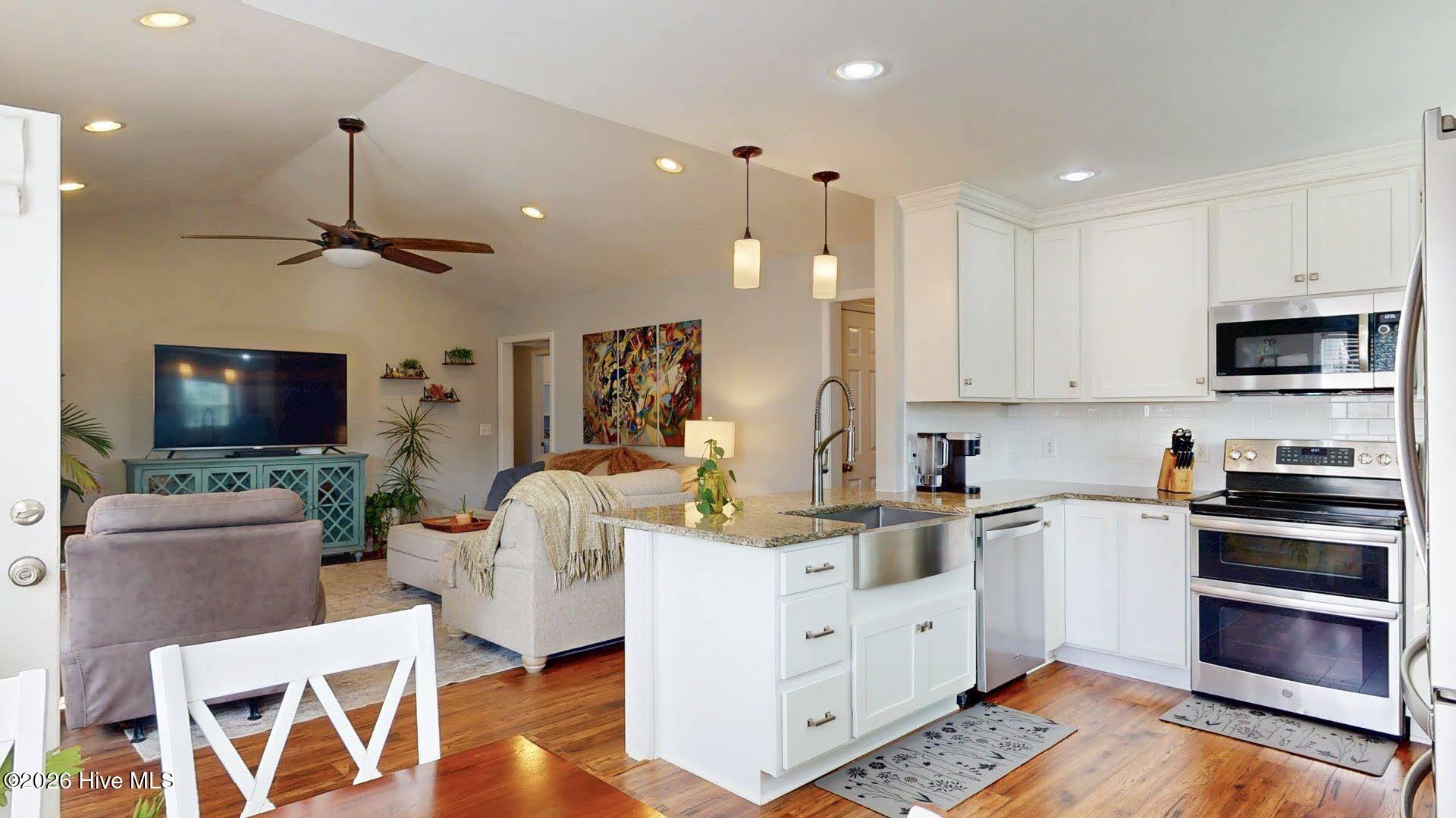 100548342 | Photo 19