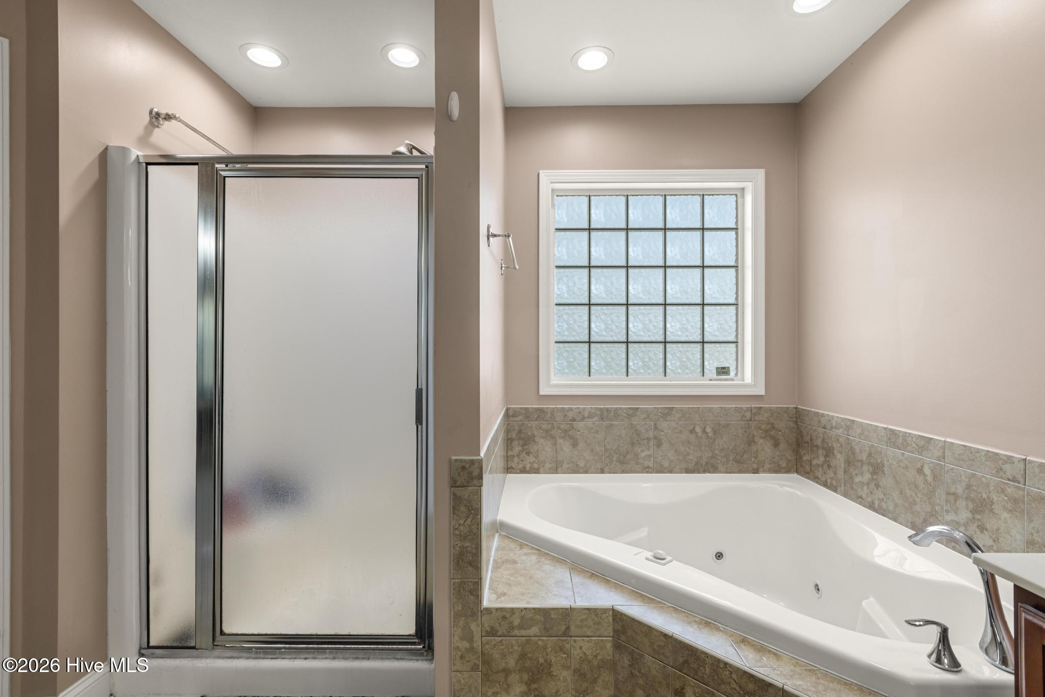 100566886 | Photo 25