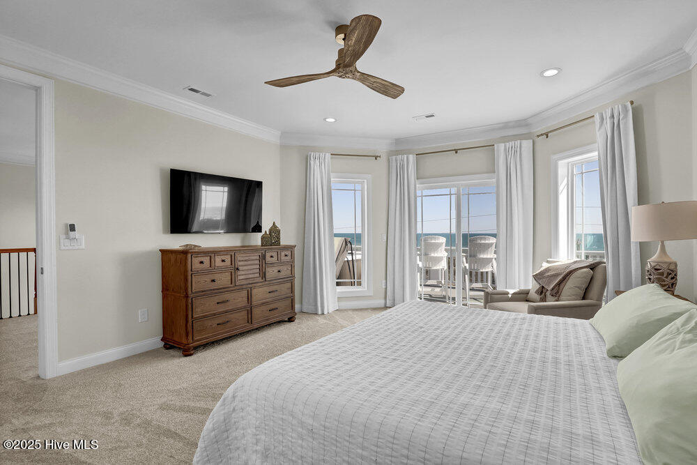 100499001 | Photo 42