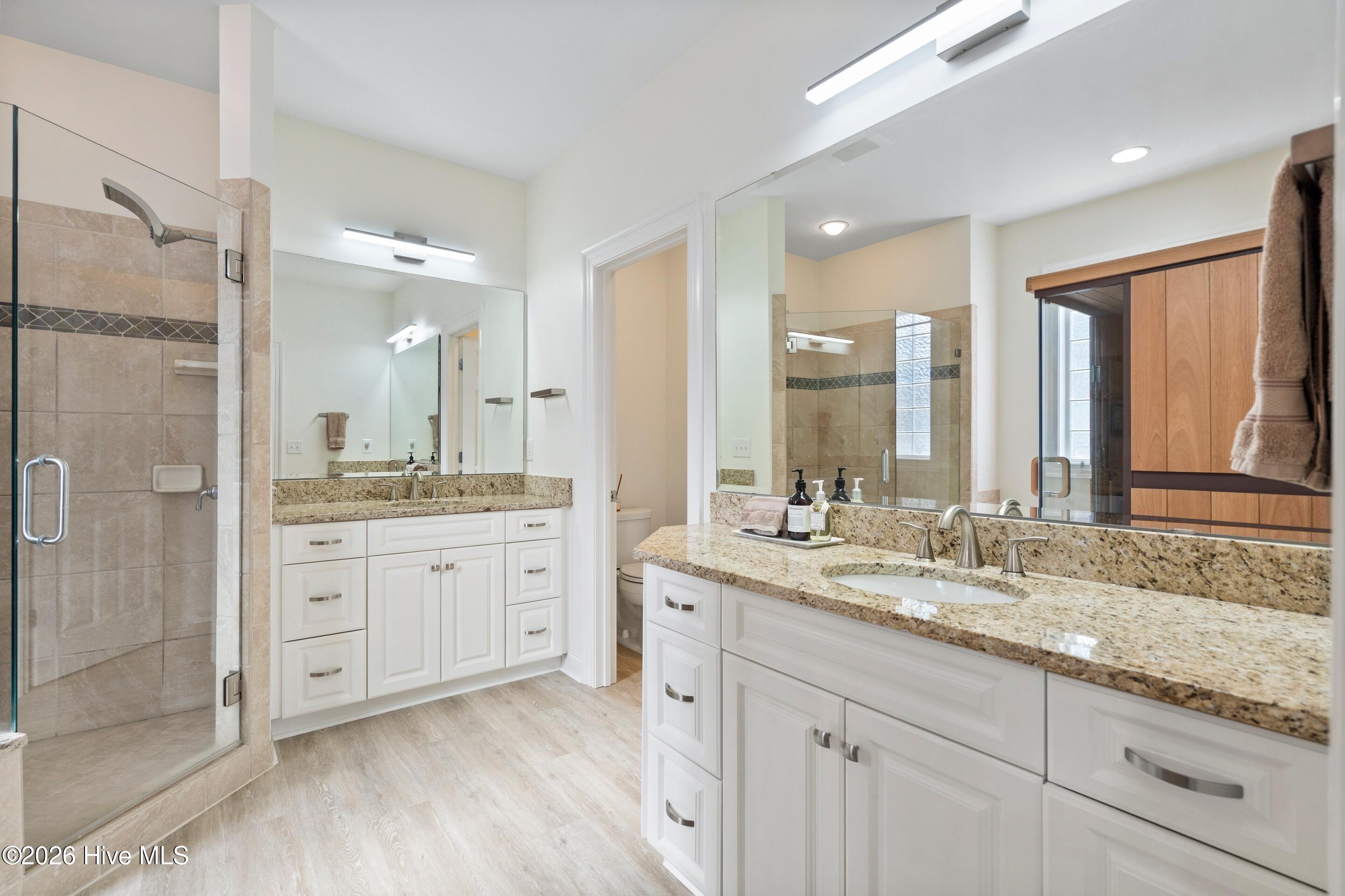 100548933 | Photo 42