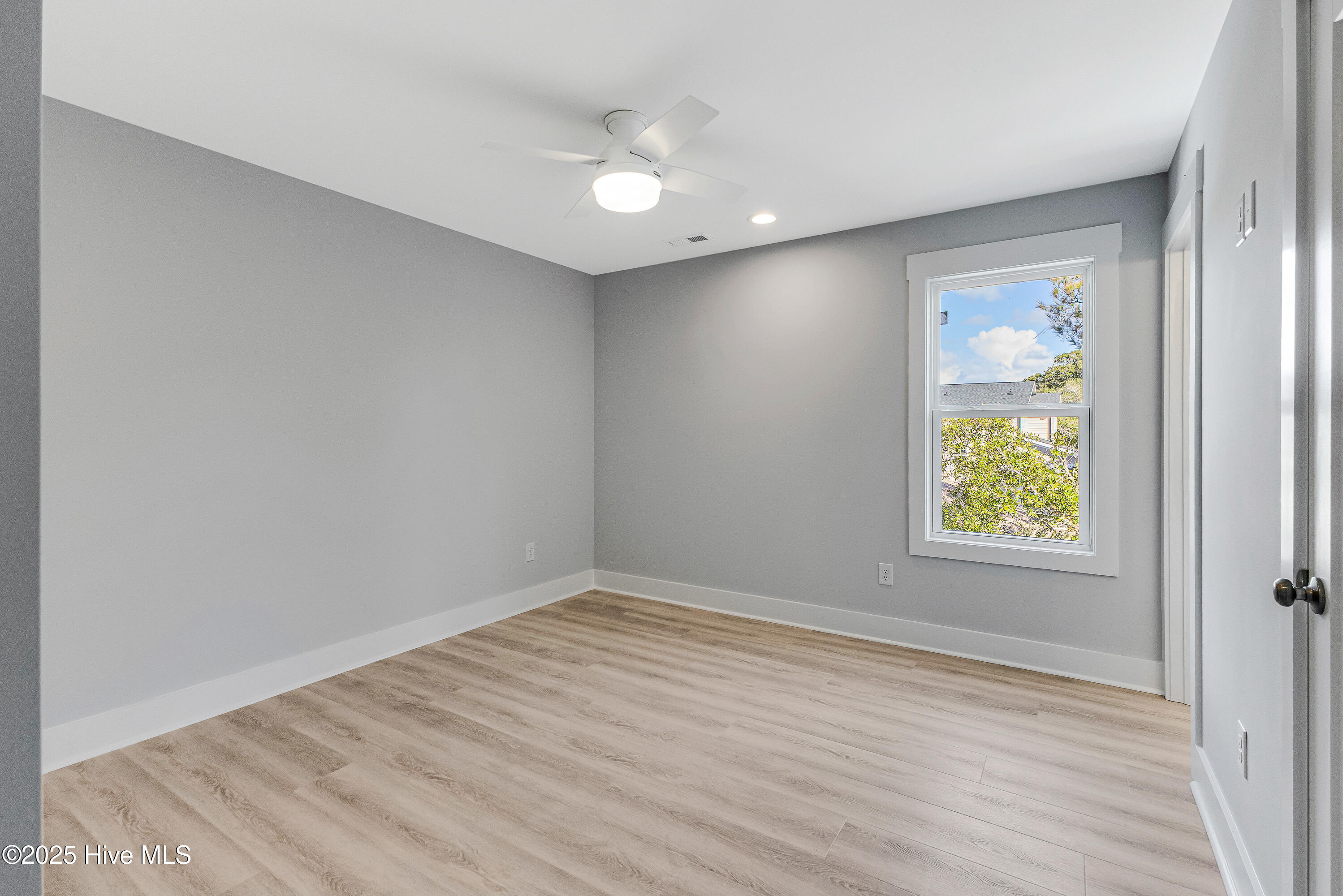 100535613 | Photo 34