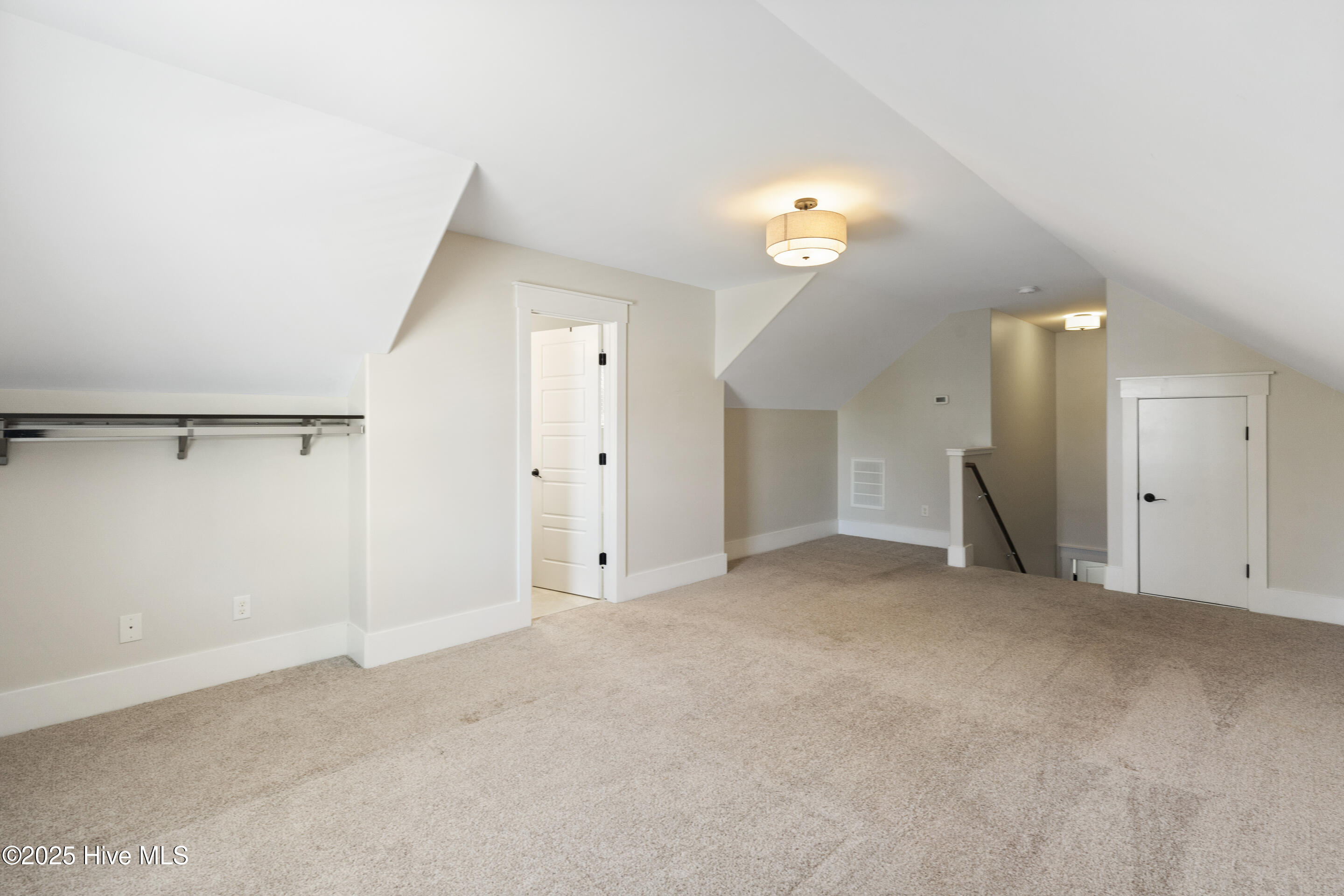 100497870 | Photo 27