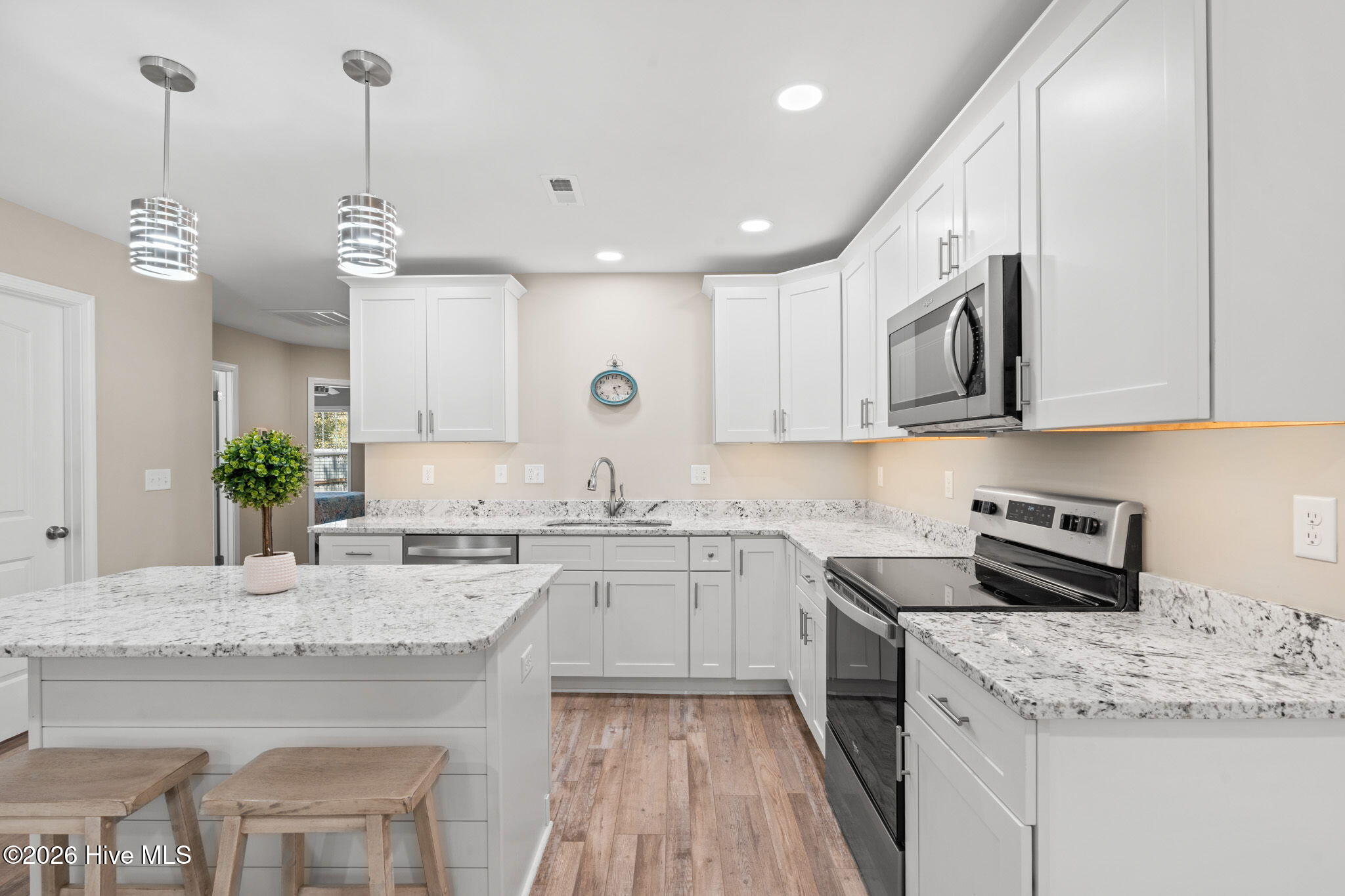 100564601 | Photo 13