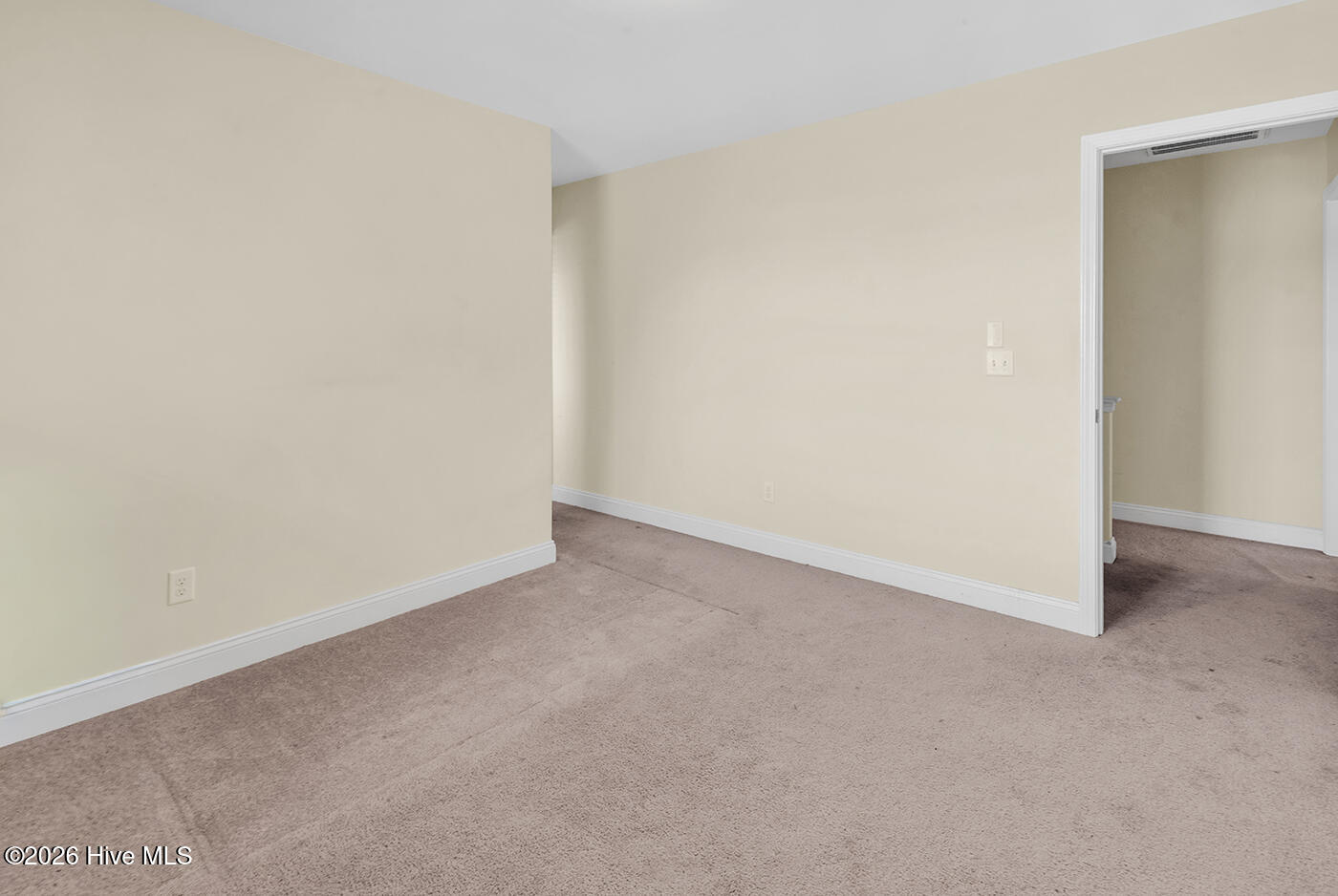 100566438 | Photo 28