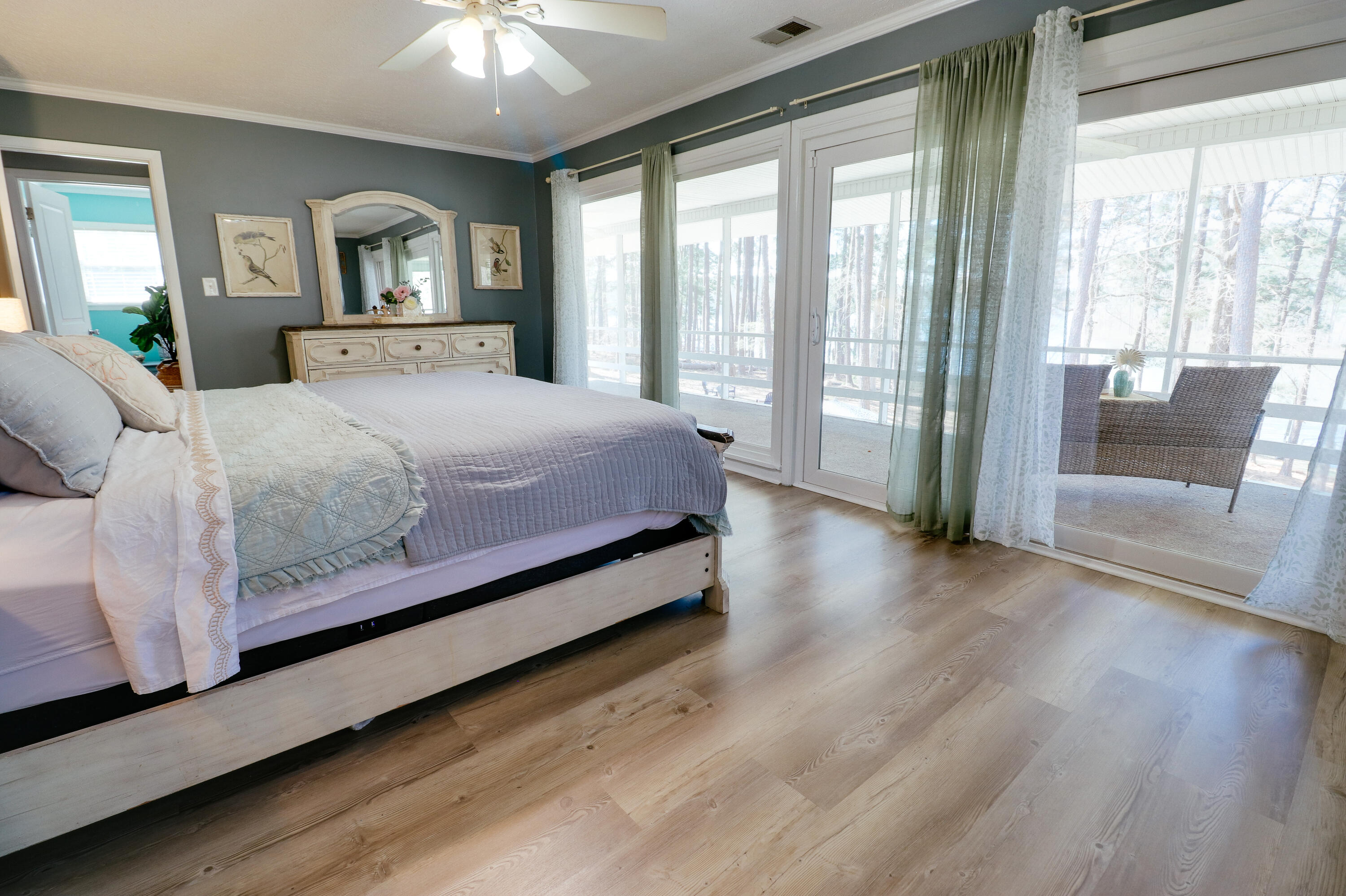 1061 Delaware Dr-23