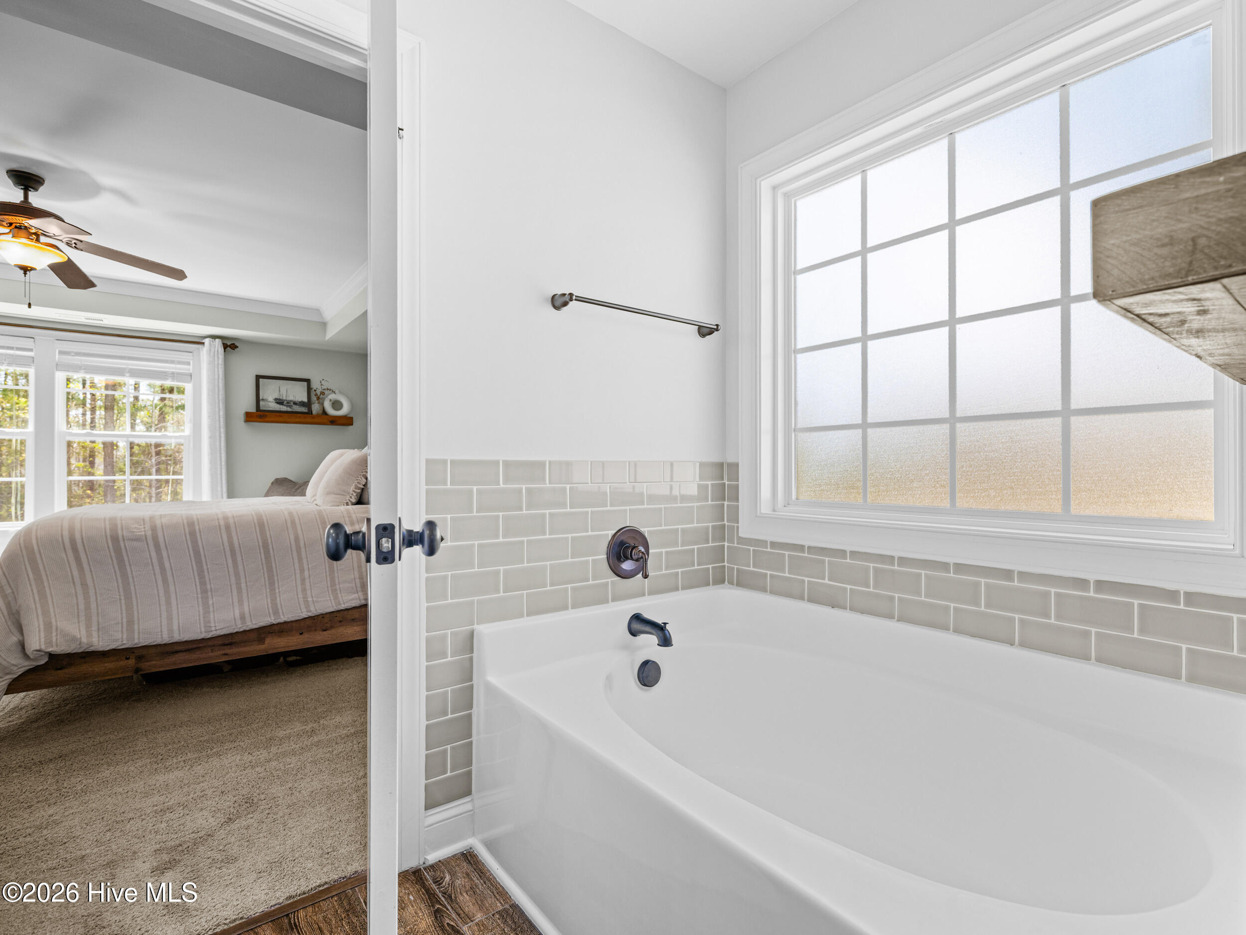 100566633 | Photo 48