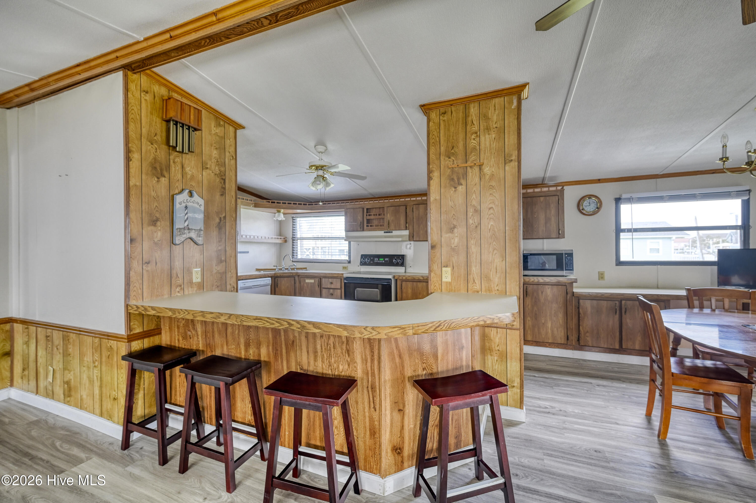 100562691 | Photo 15