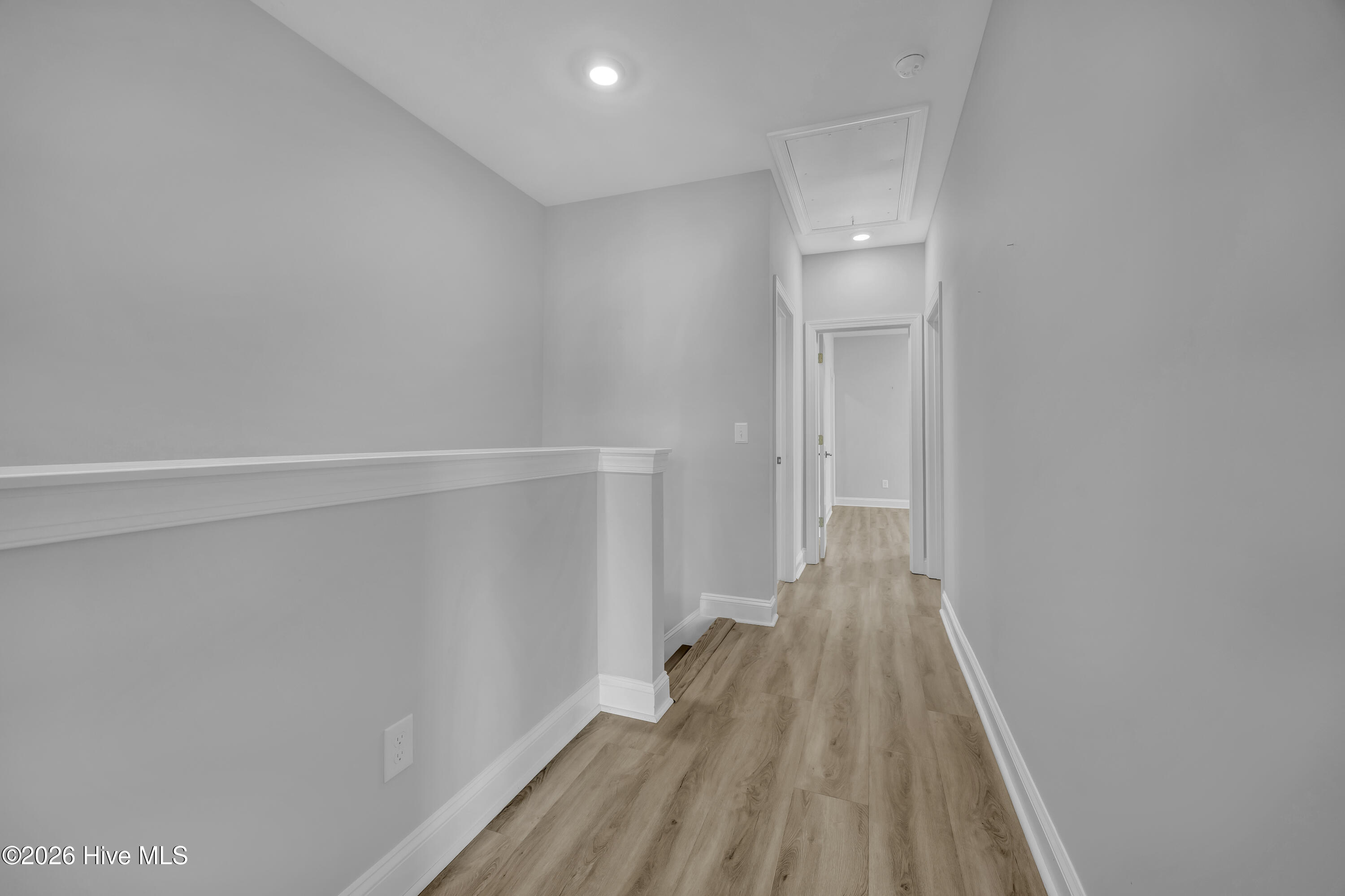 100565697 | Photo 30