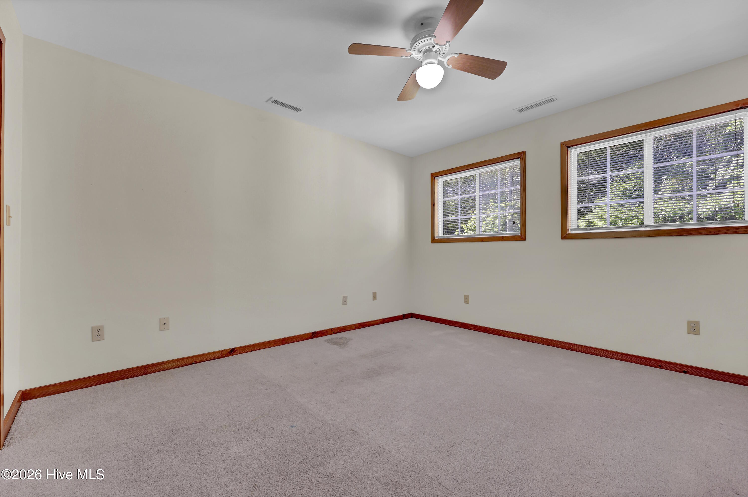 100568630 | Photo 20