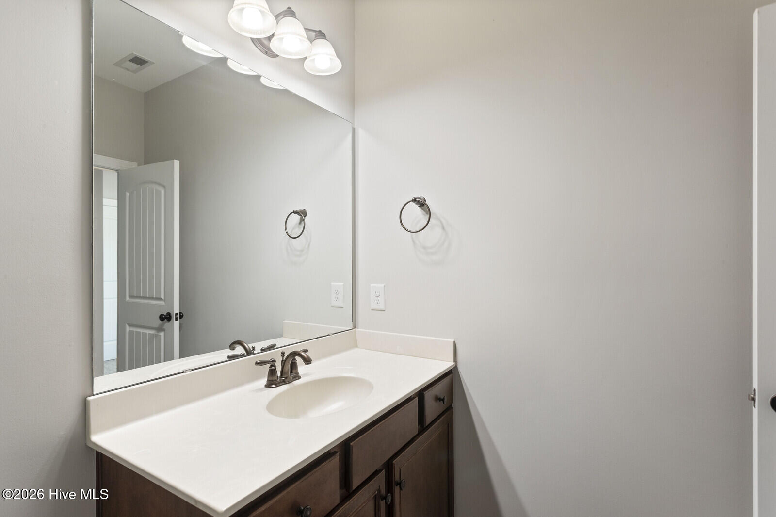 100558633 | Photo 32