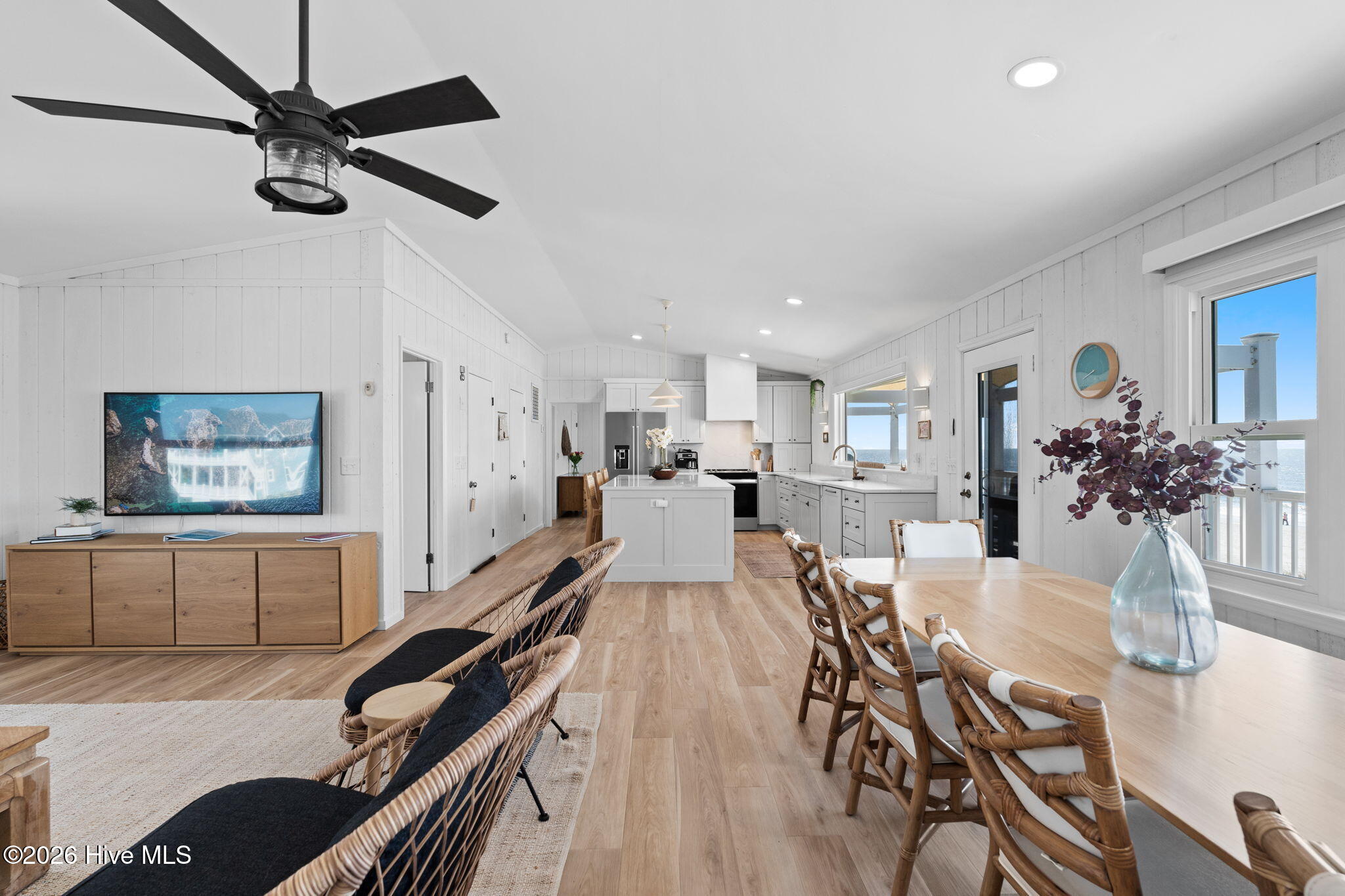 100567694 | Photo 11