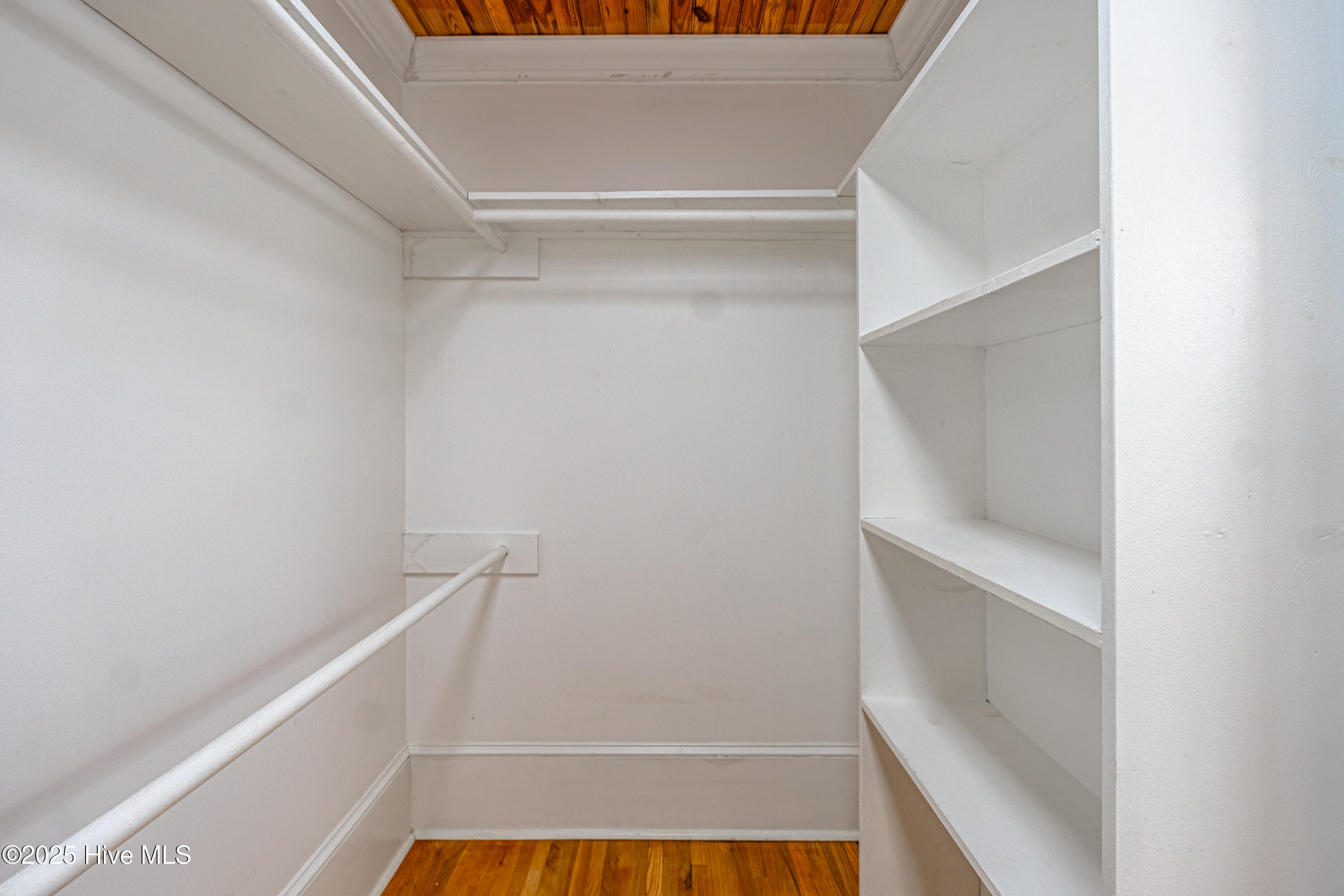 100543227 | Photo 56