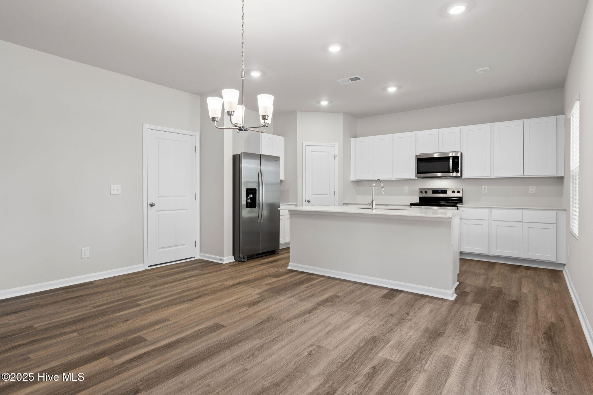 100551766 | Photo 13