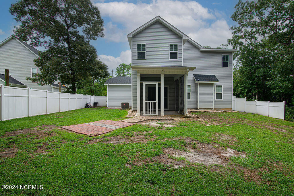 100565774 | Photo 35