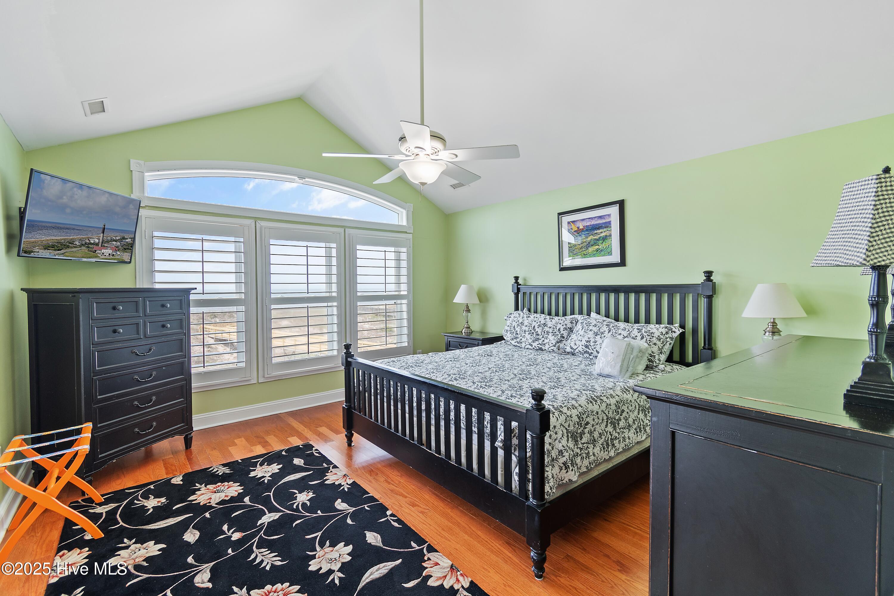 100504065 | Photo 52