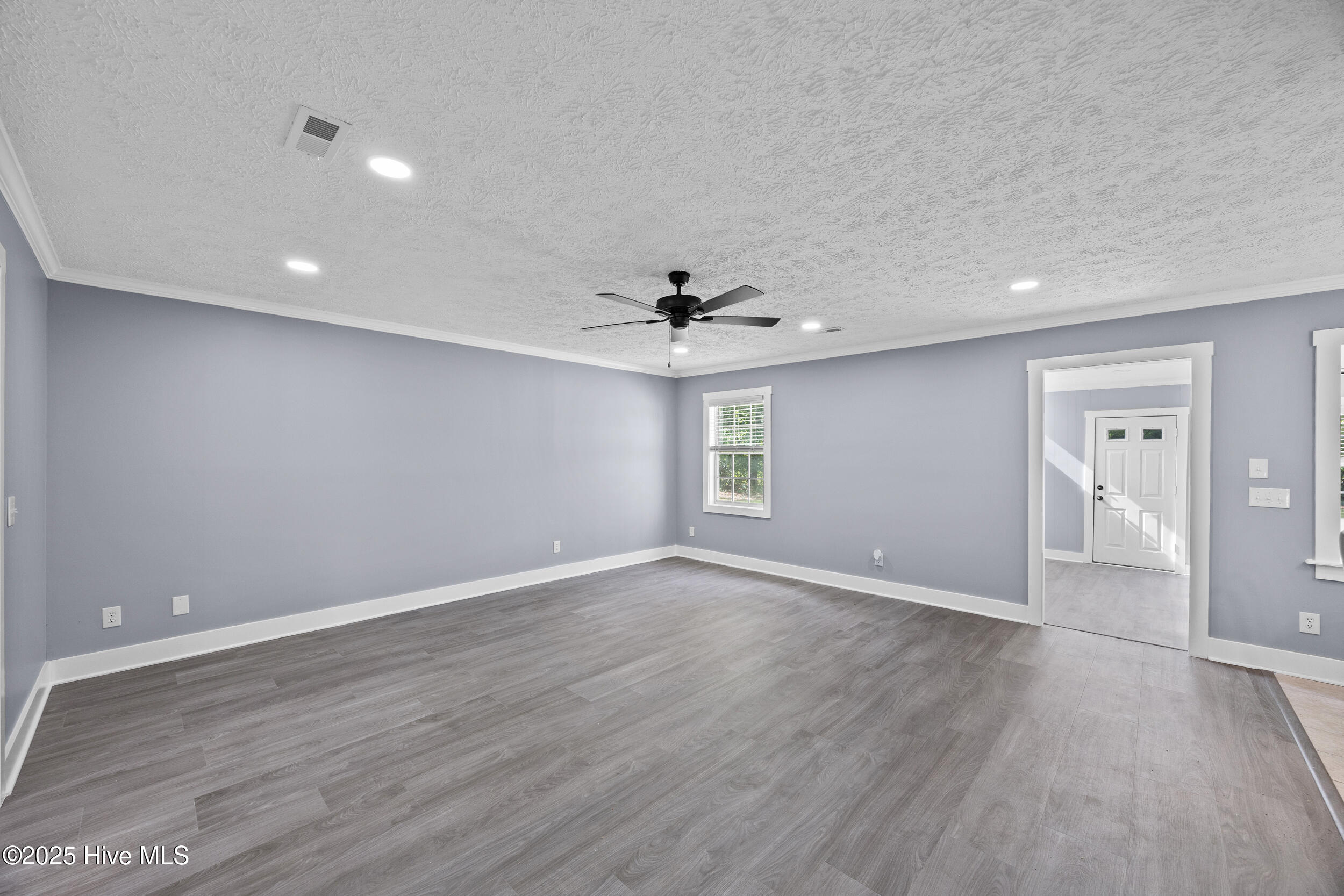 100521133 | Photo 23