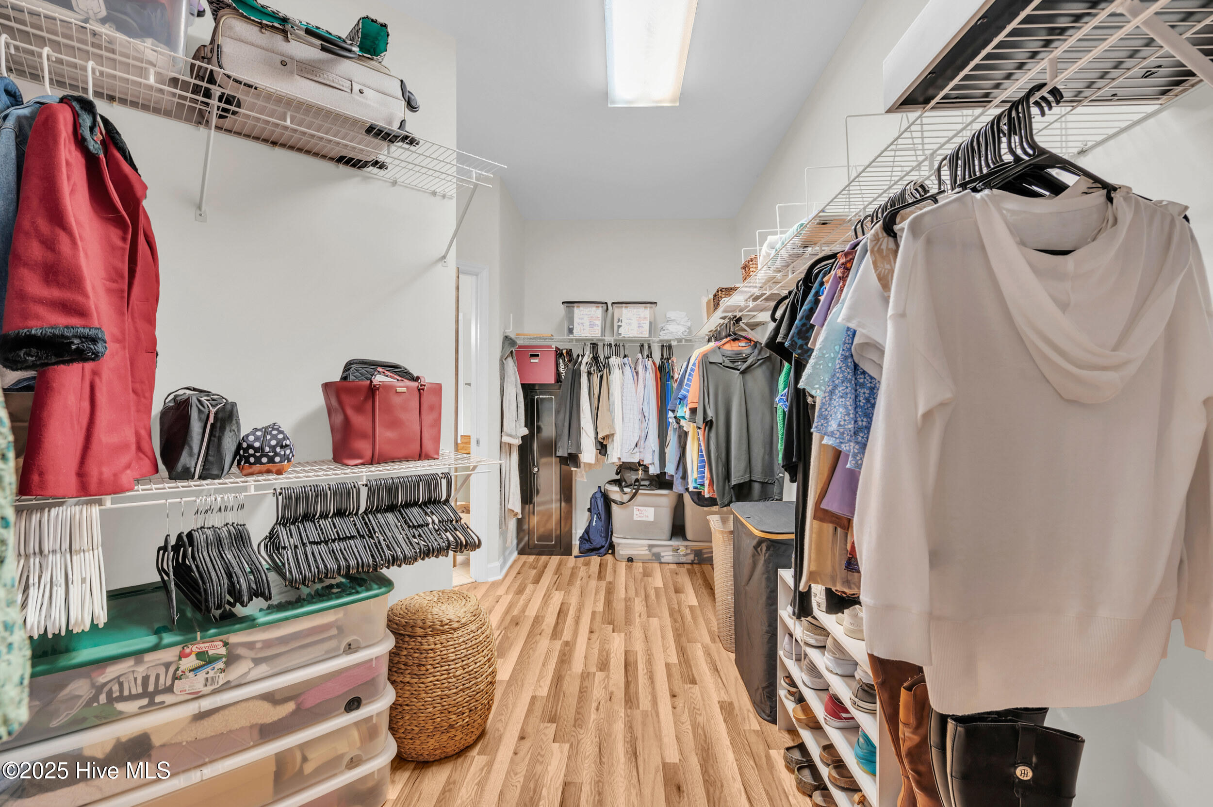 100536270 | Photo 17