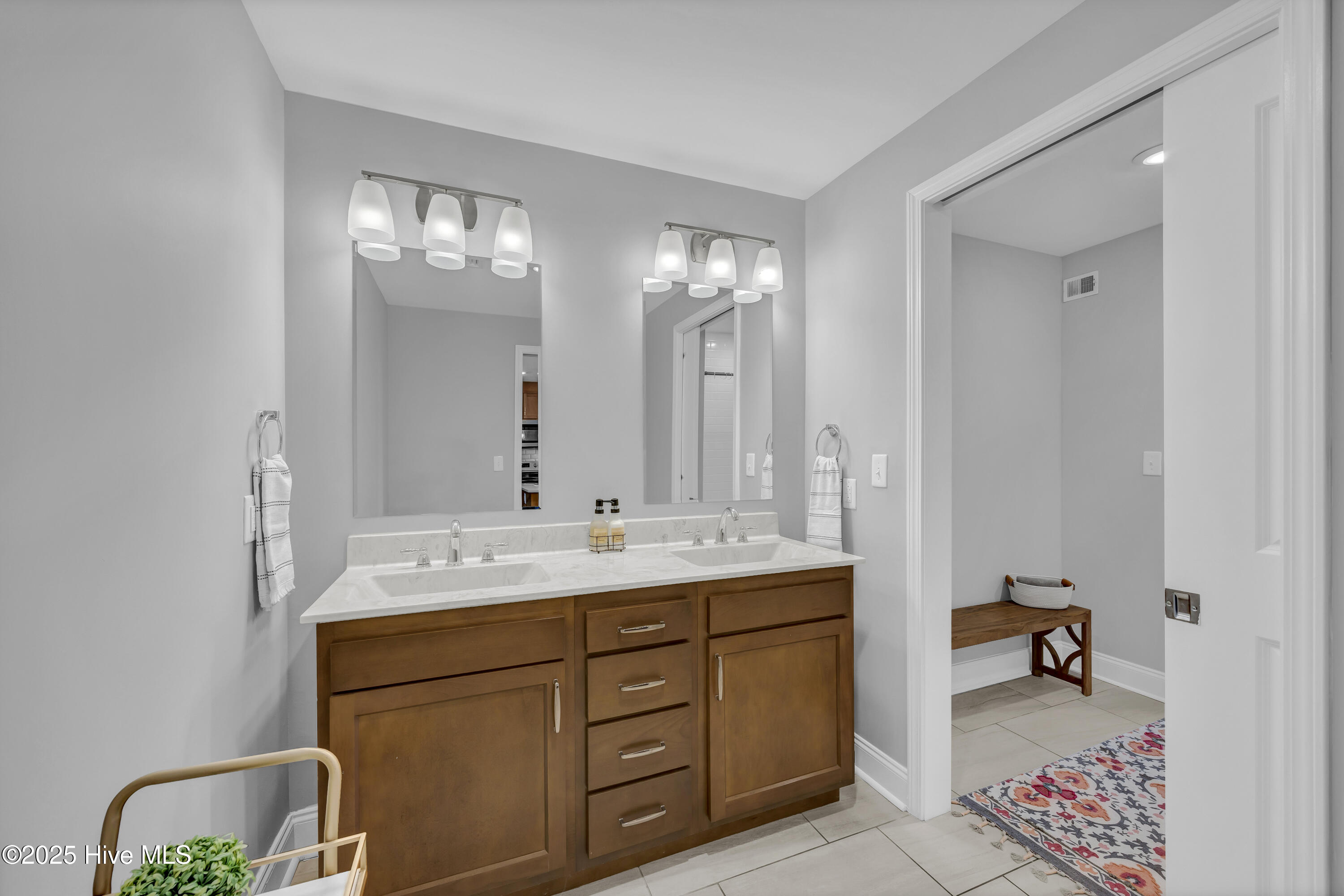 100541384 | Photo 15