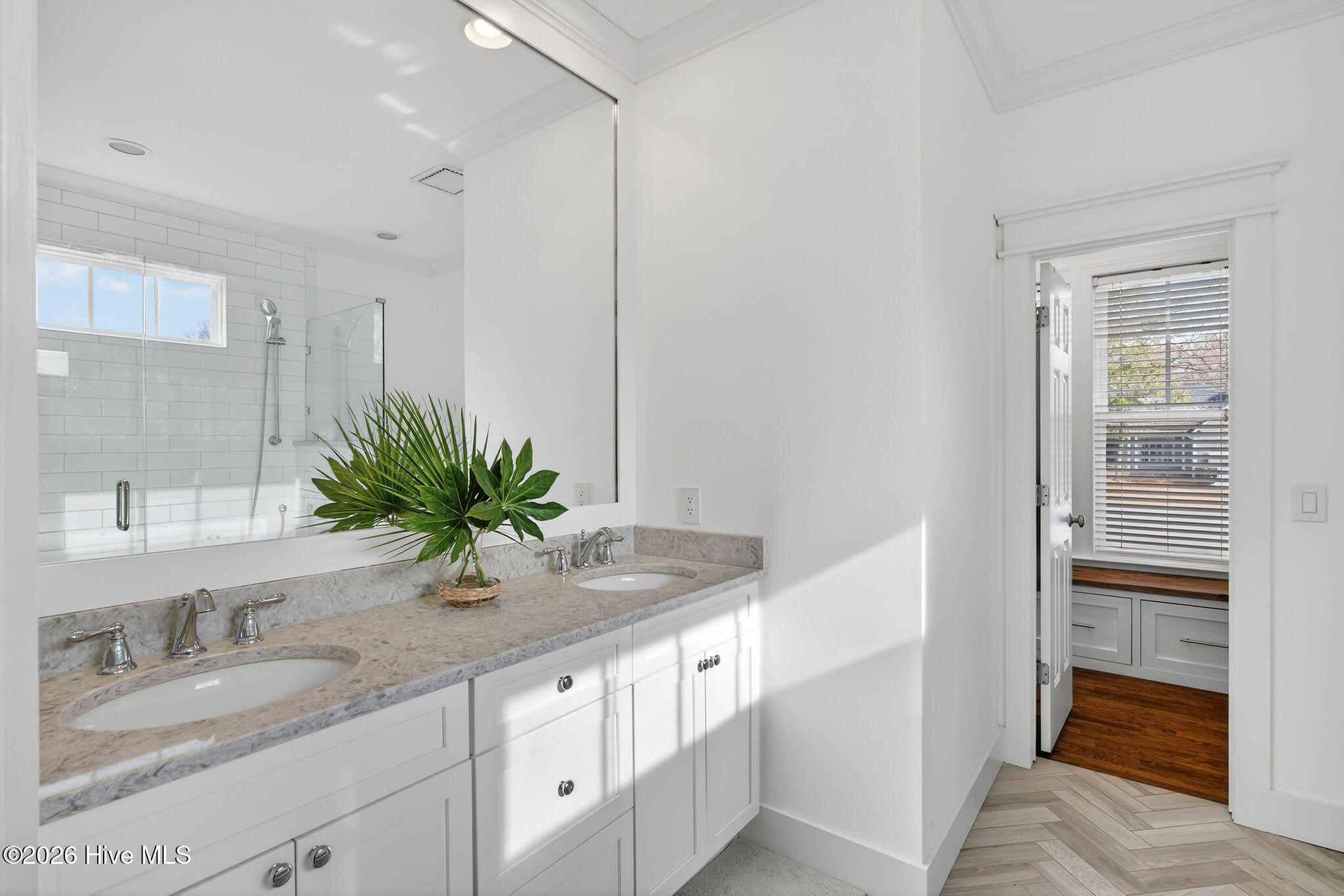 100551466 | Photo 26