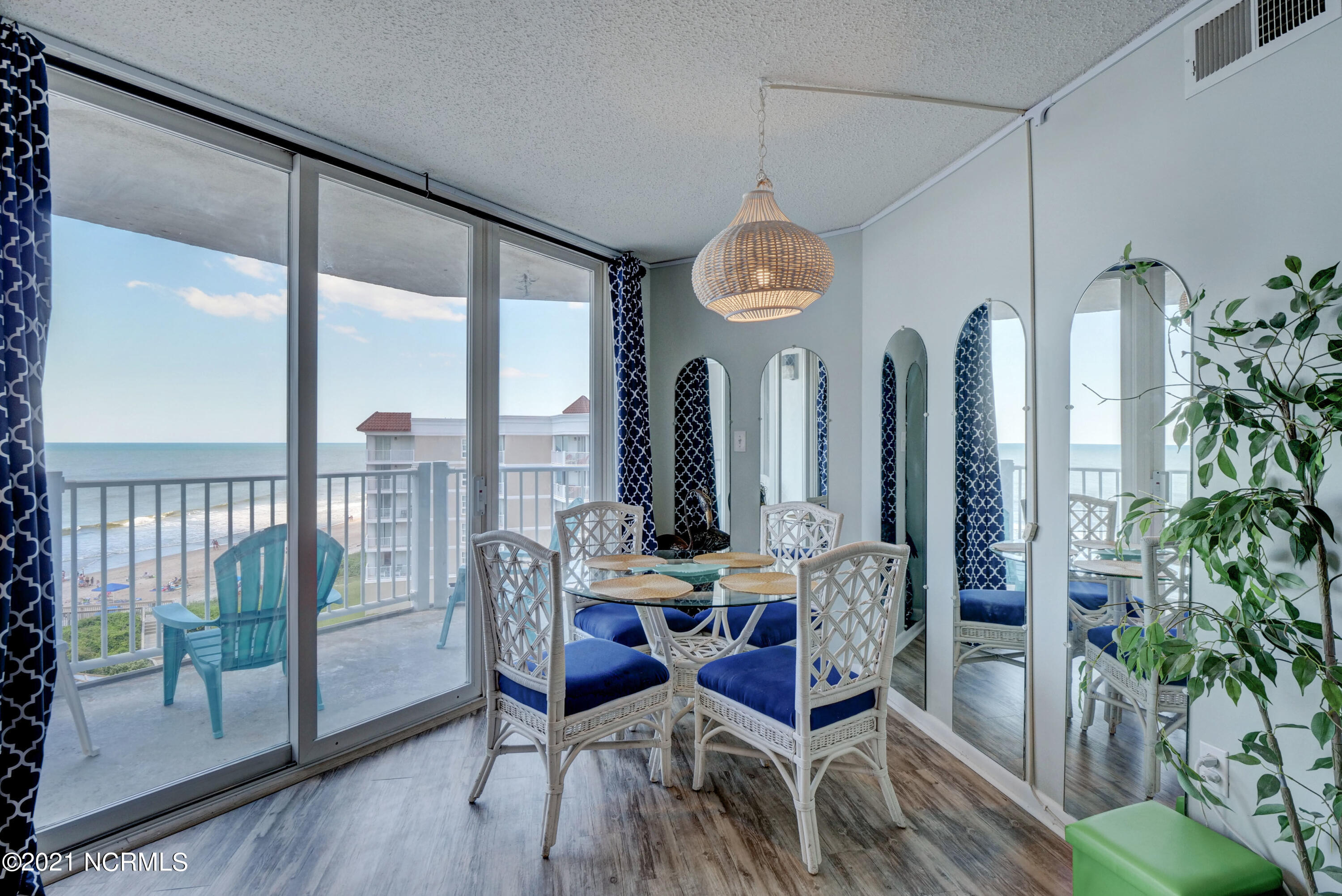 100527601 | Photo 13