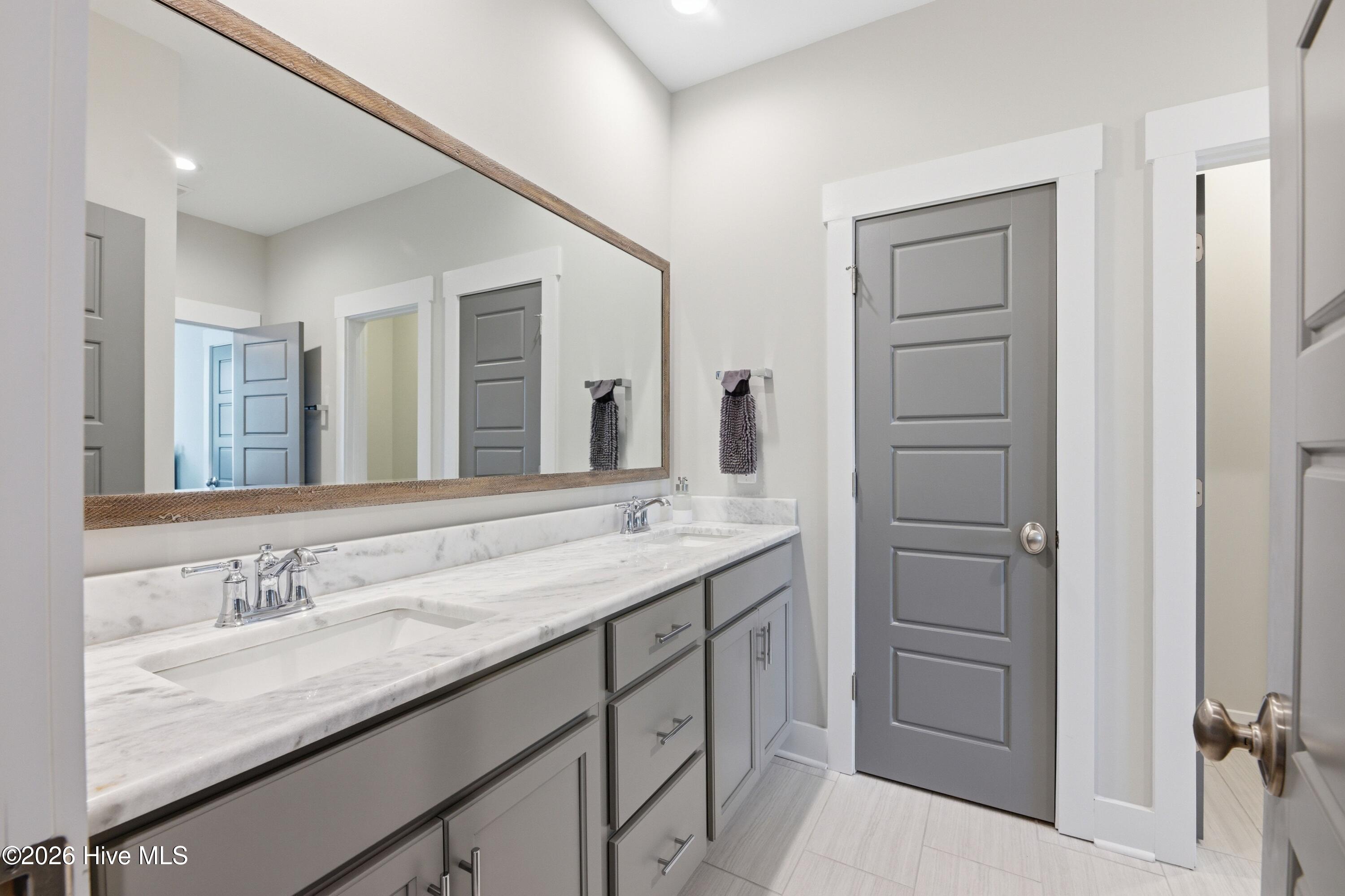 100564448 | Photo 49