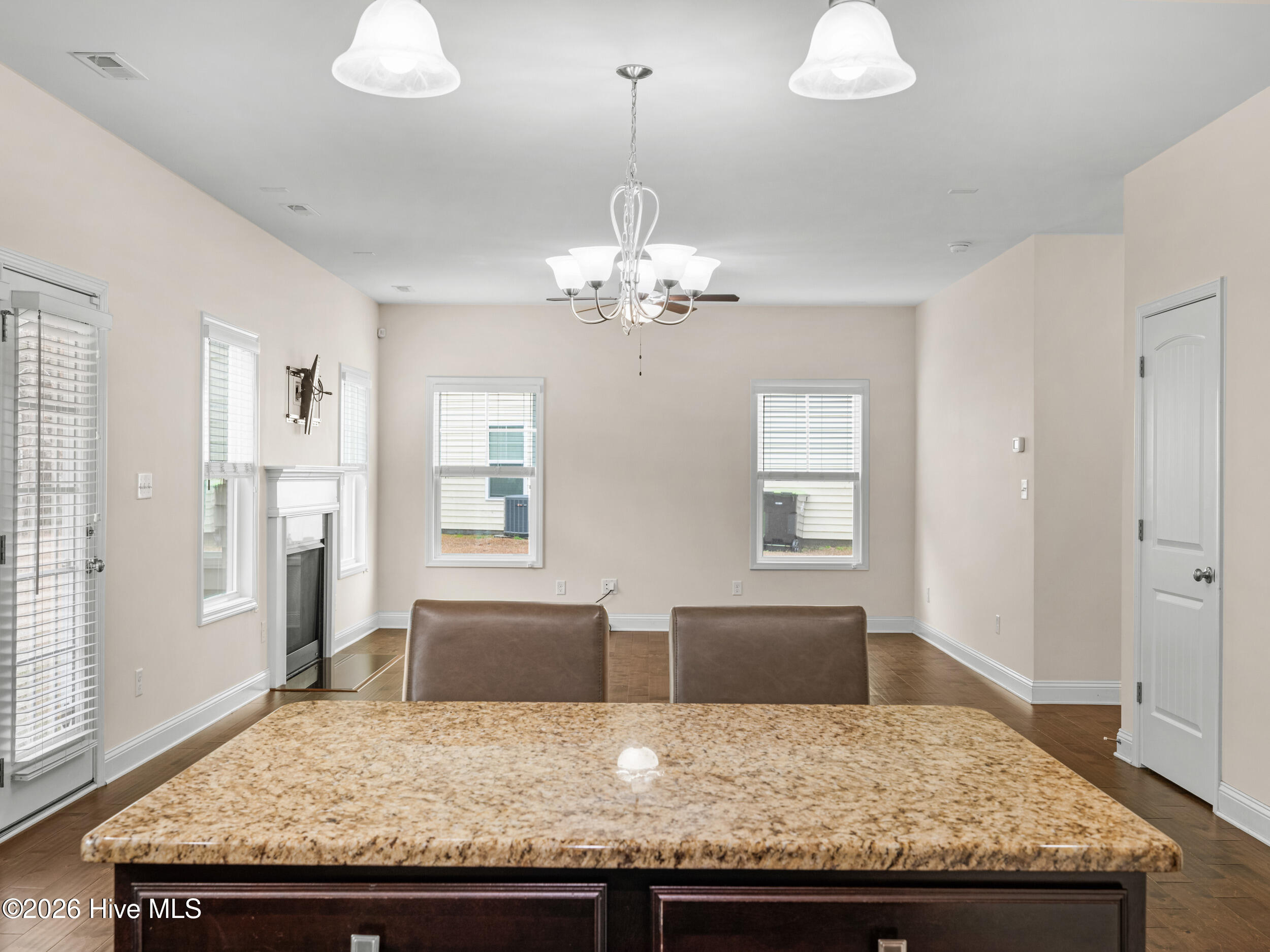 100548772 | Photo 23