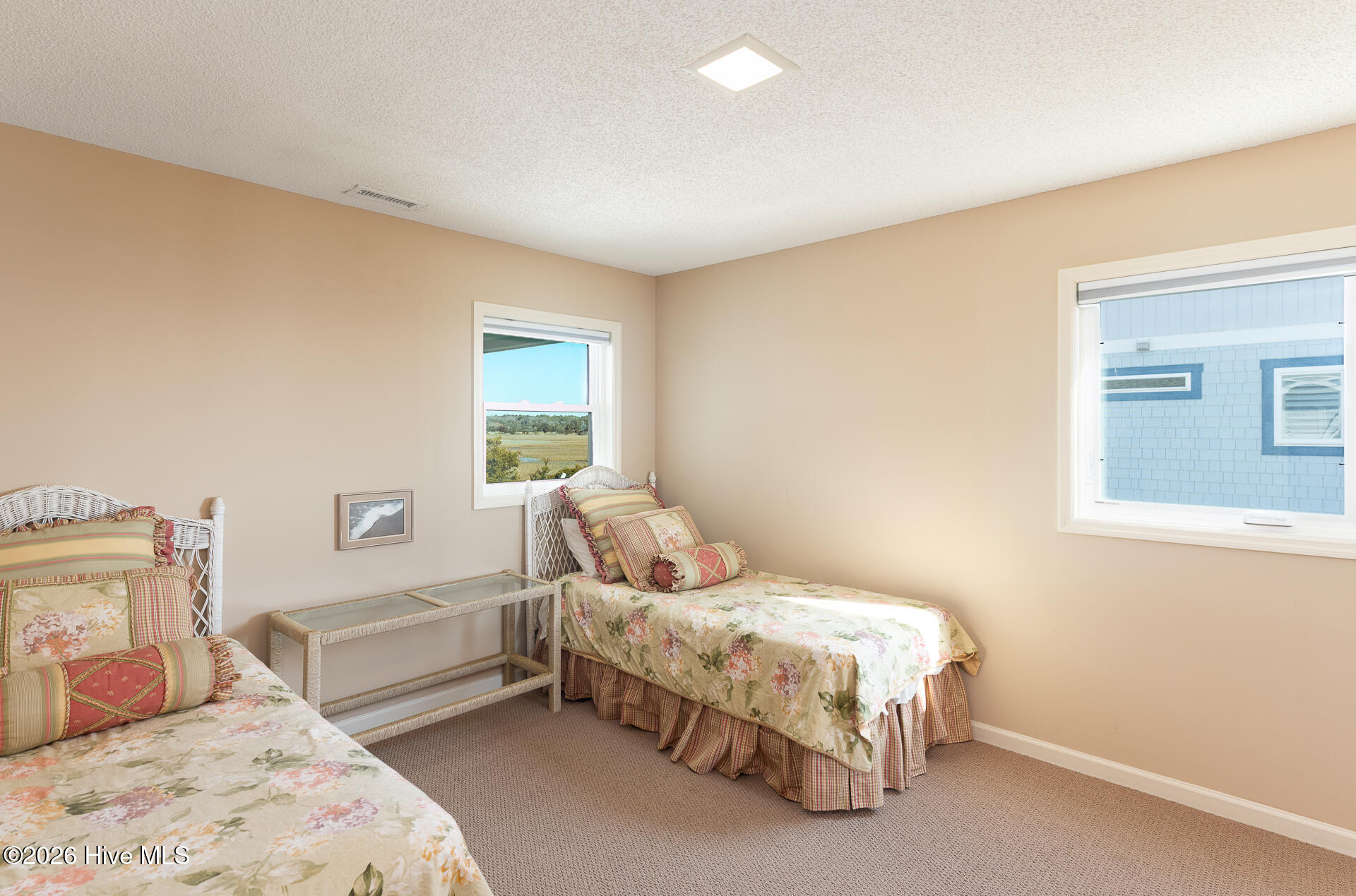 100556011 | Photo 41